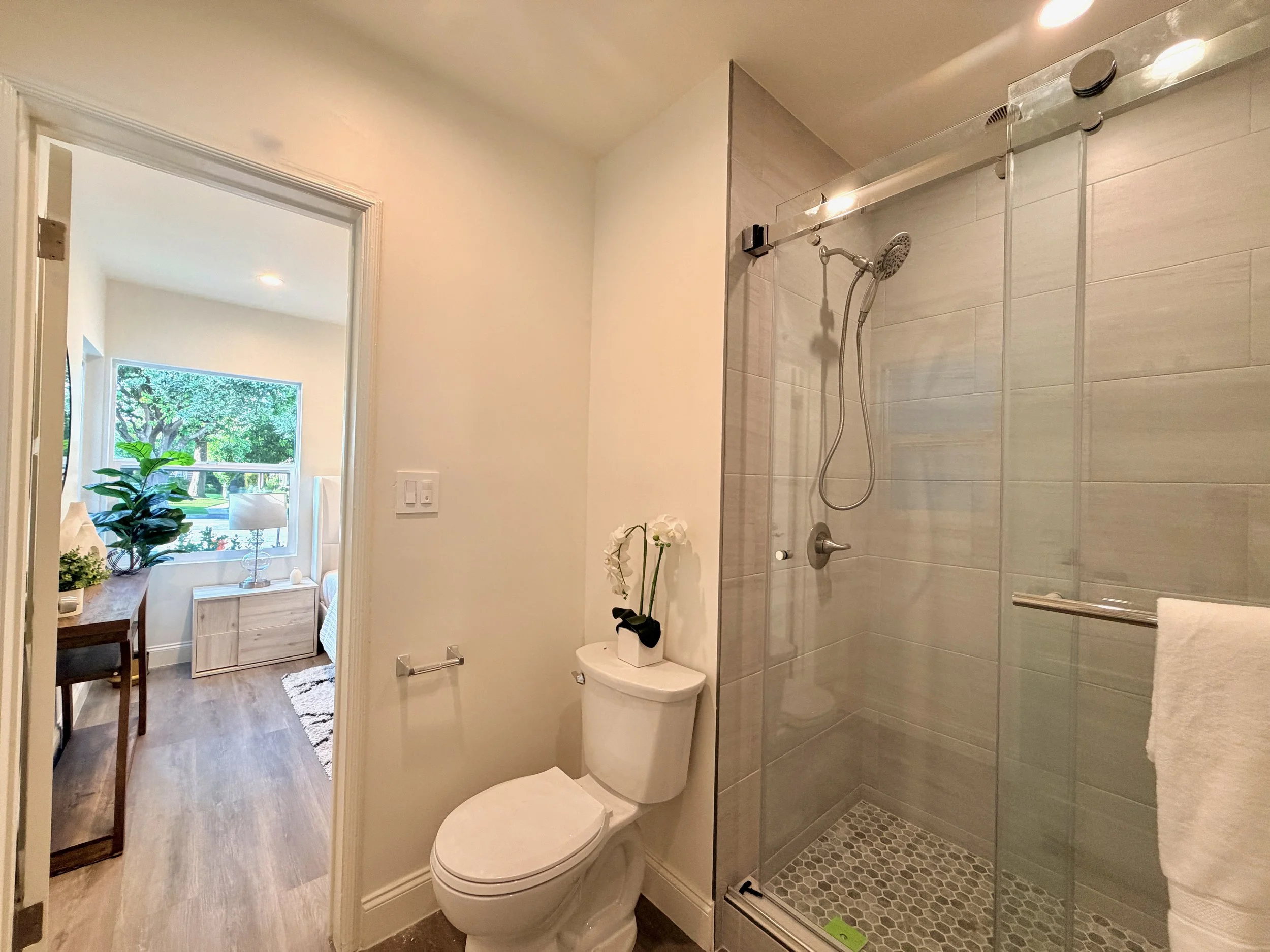 2924 Riverside Dr #1 - 8.jpeg