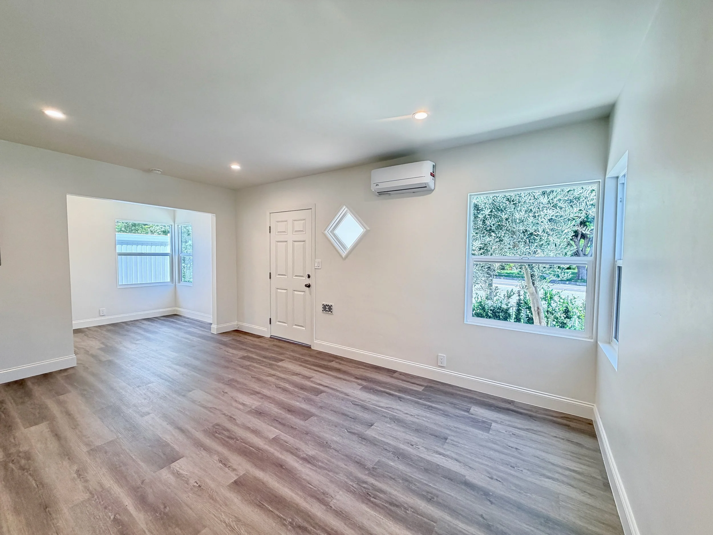 2928 Riverside Dr - 3.jpeg
