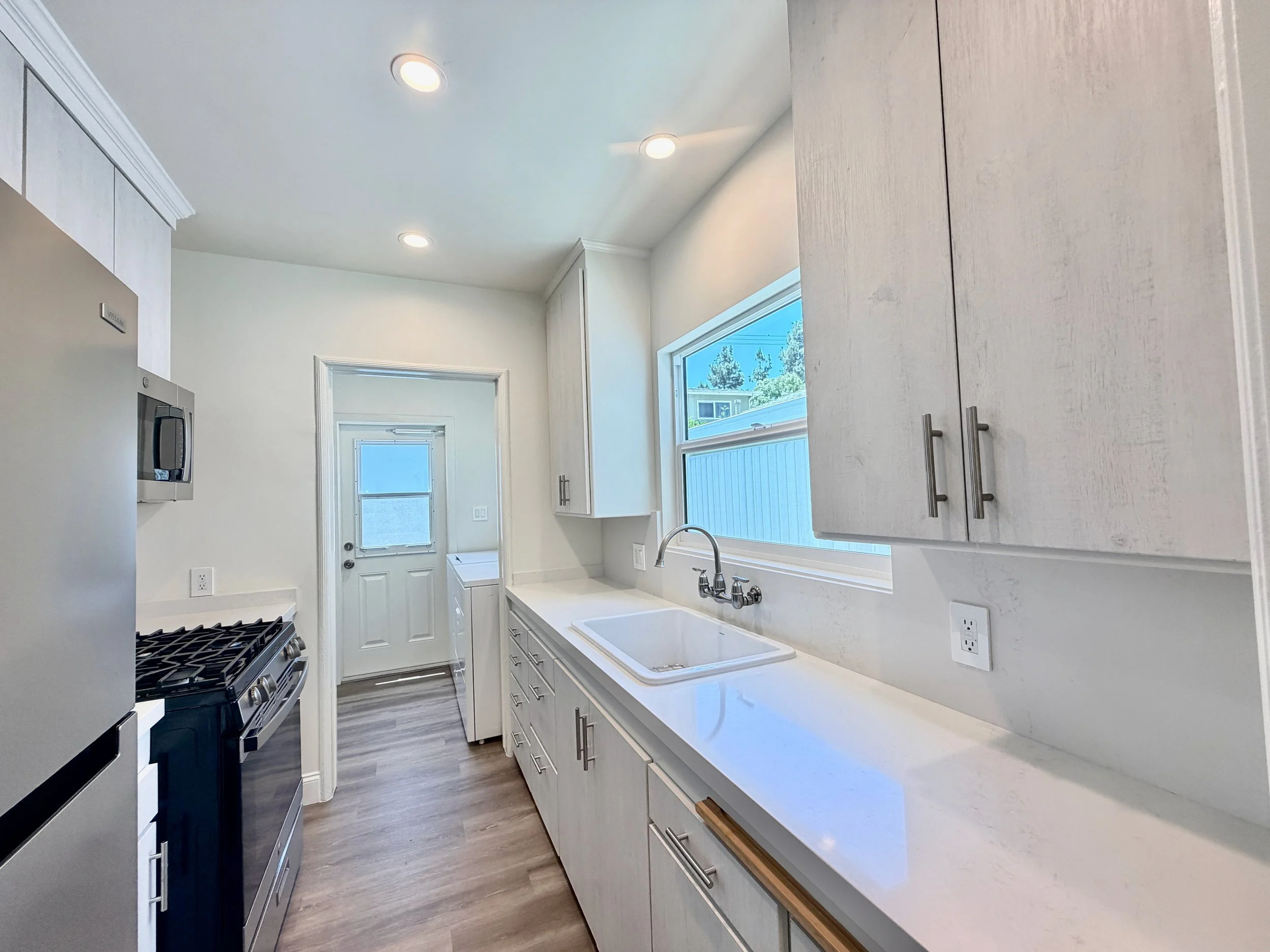 2928 Riverside Dr - 5.jpeg