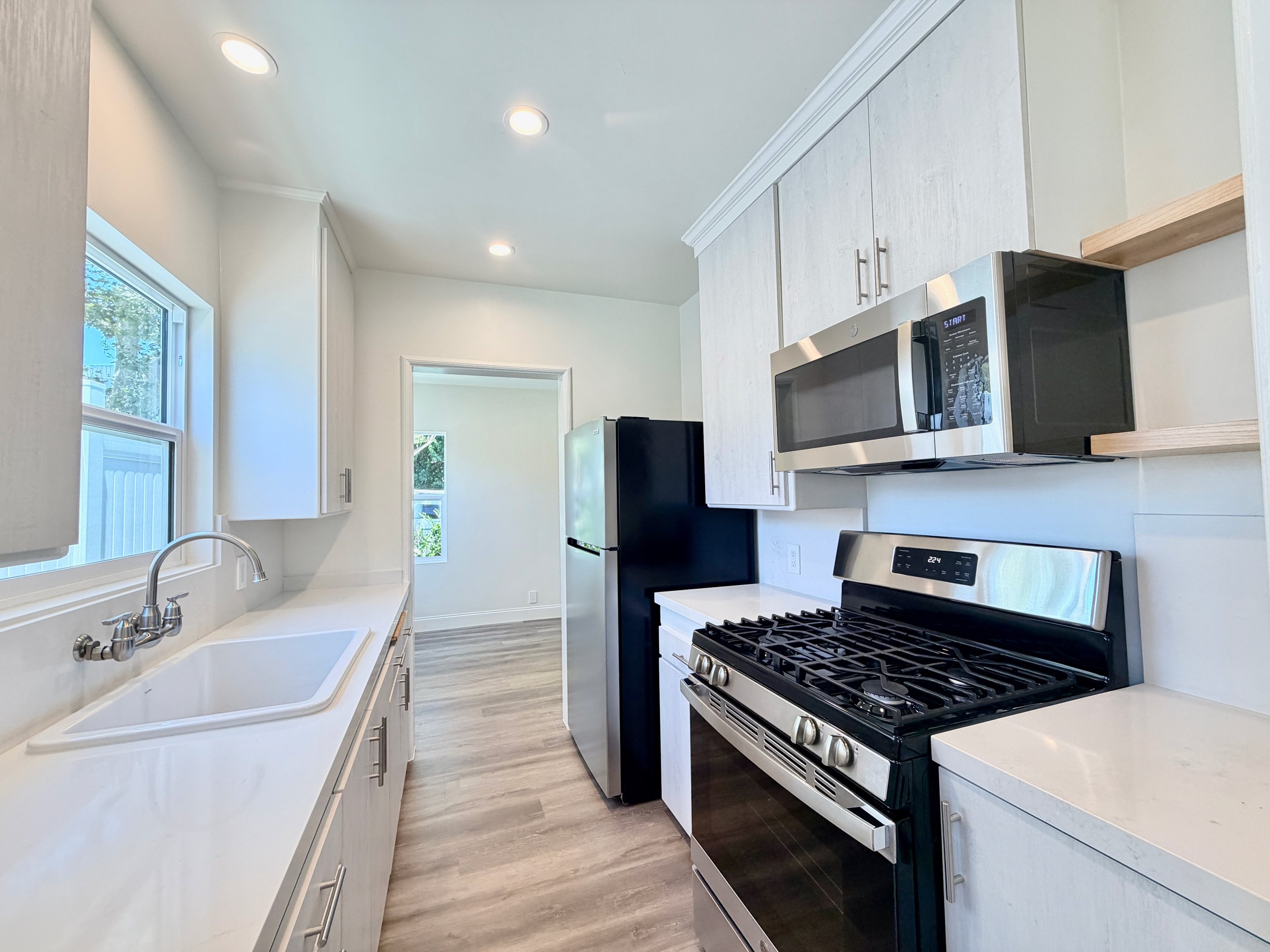 2928 Riverside Dr - 6.jpeg
