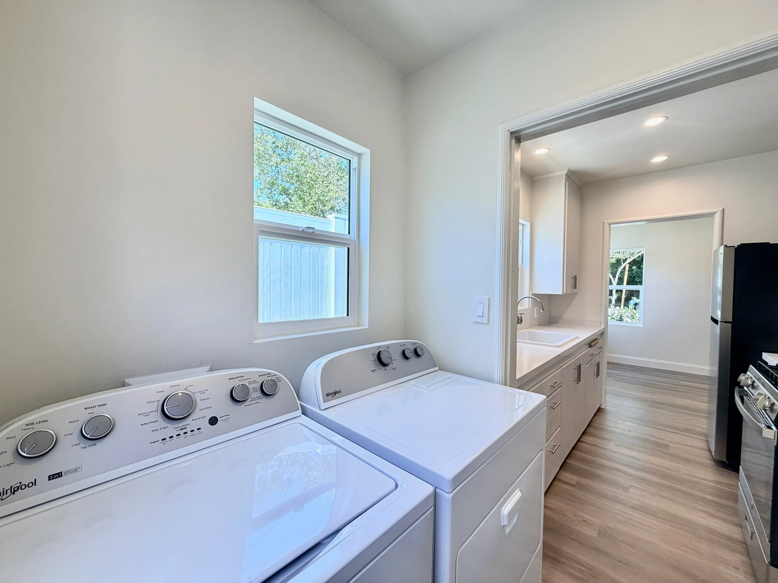 2928 Riverside Dr - 7.jpeg