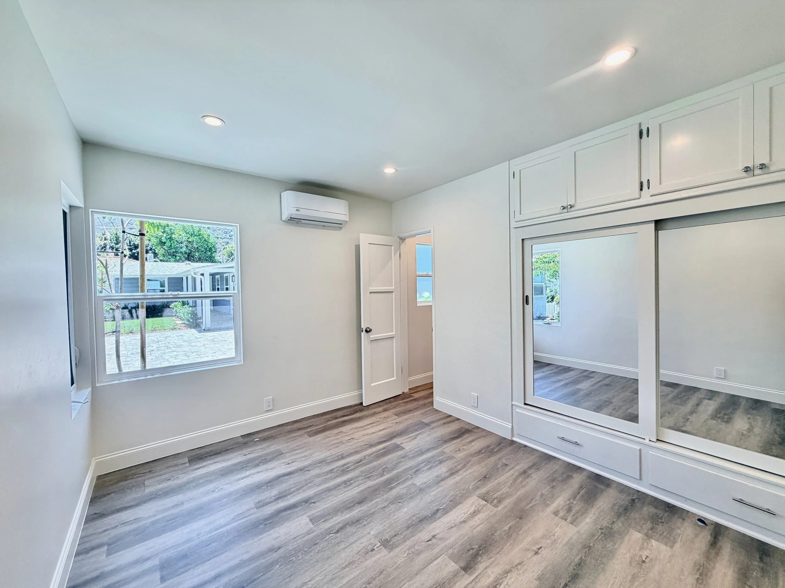 2928 Riverside Dr - 9.jpeg