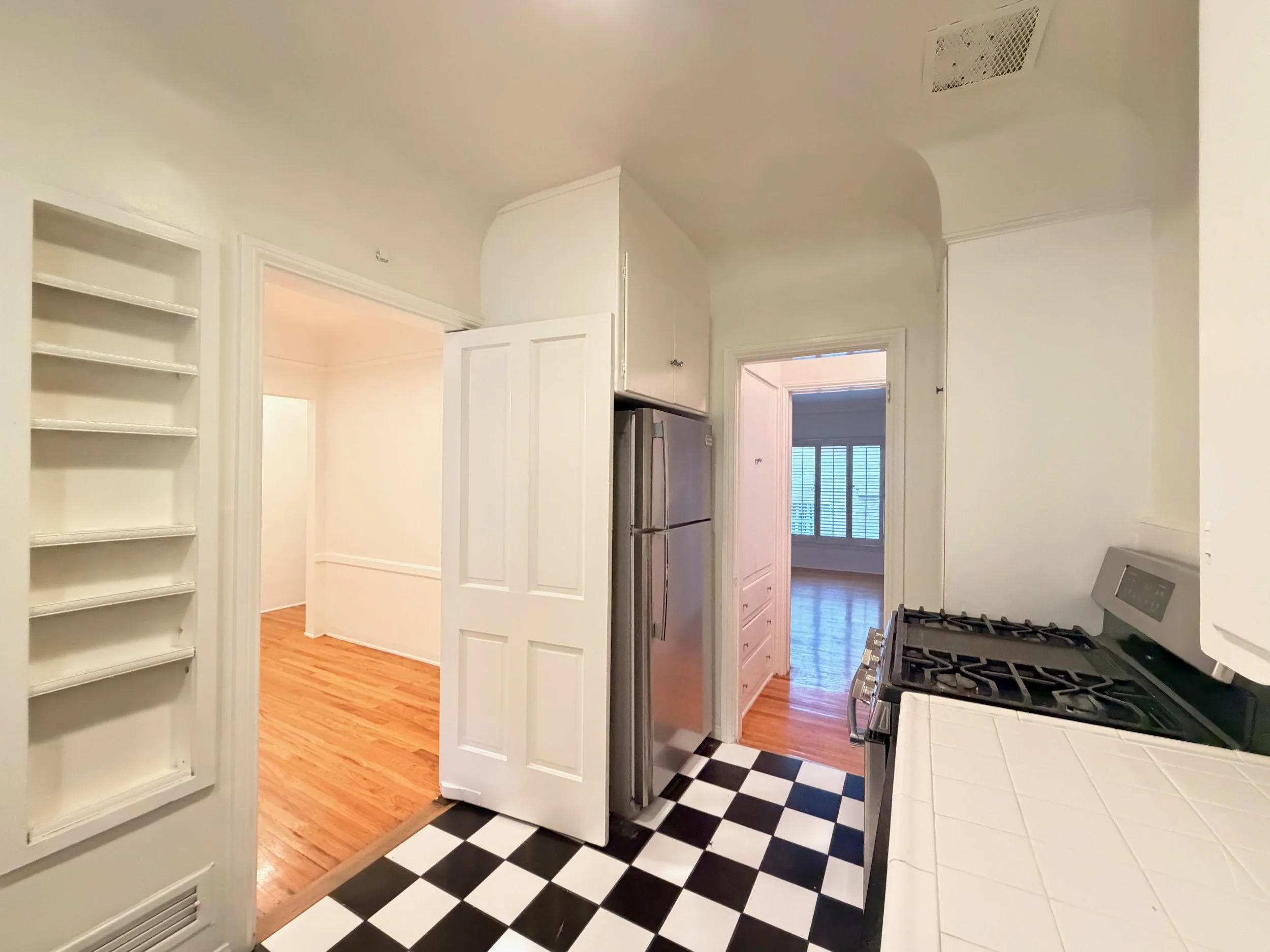 8472 1-2 Fountain Ave - 7.jpeg