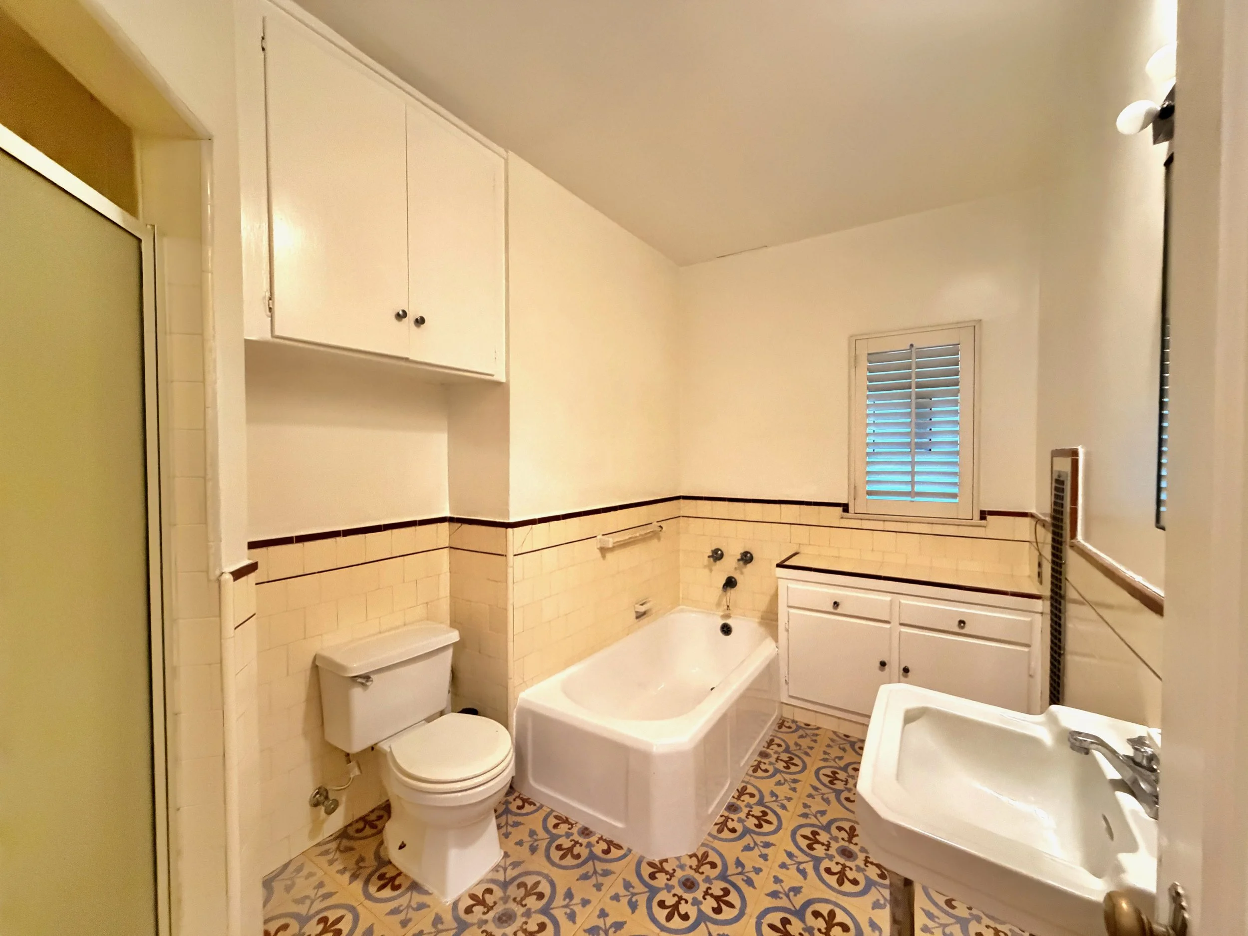 8472 1-2 Fountain Ave - 18.jpeg