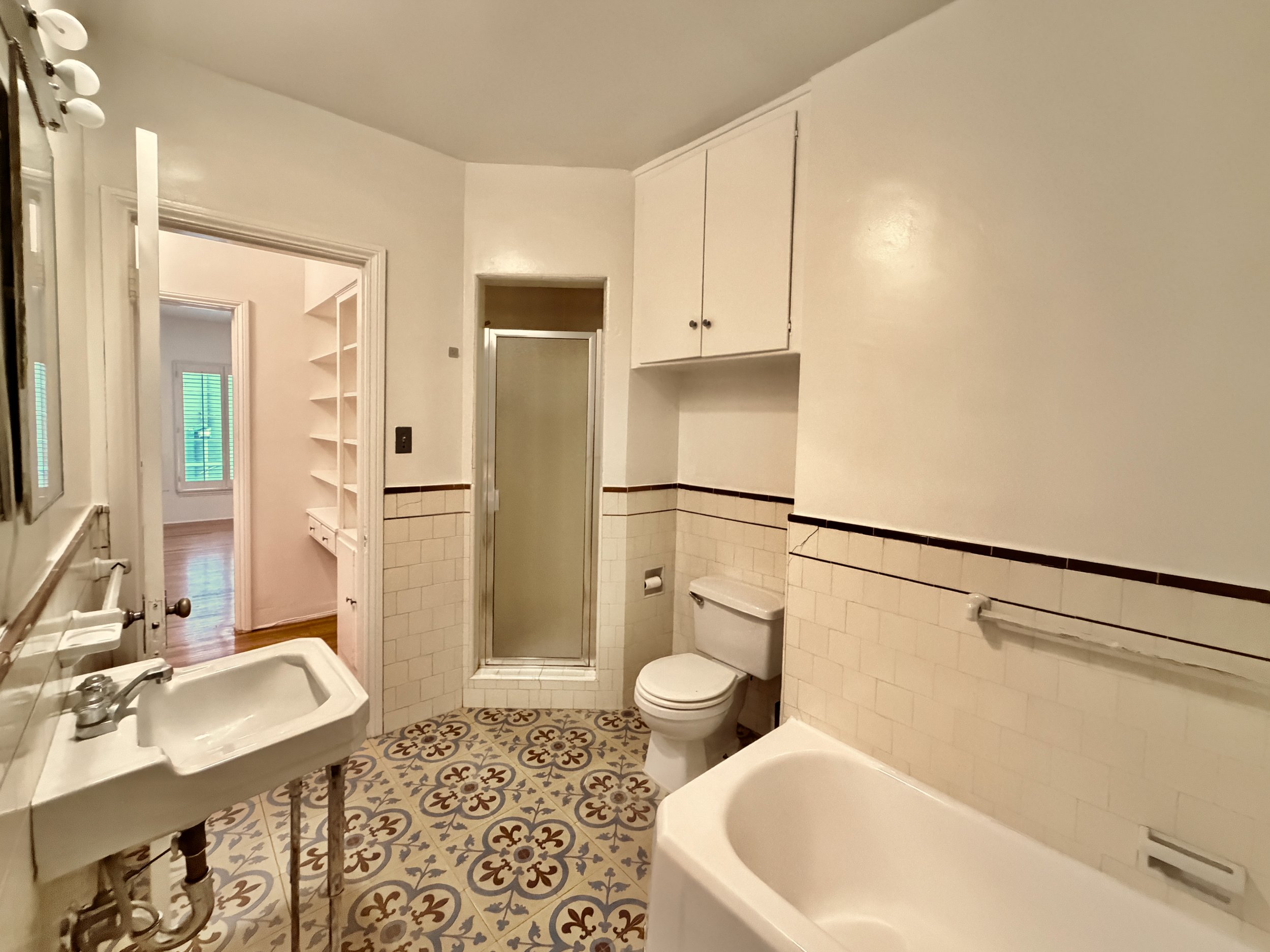 8472 1-2 Fountain Ave - 21.jpeg