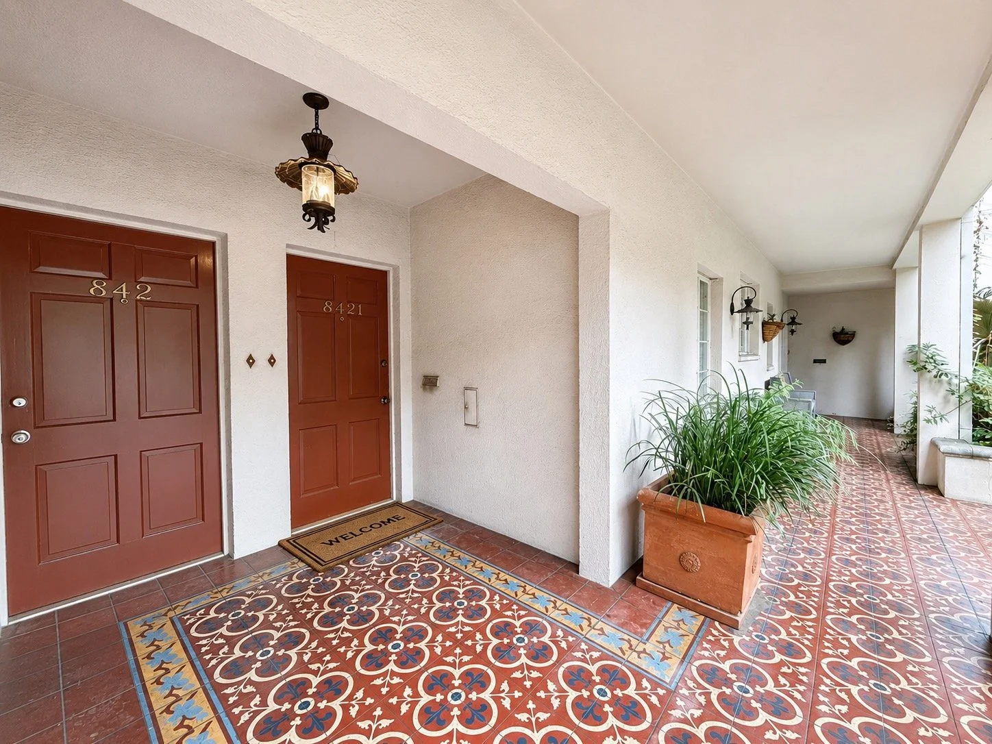 8472 1-2 Fountain Ave - 23.jpeg