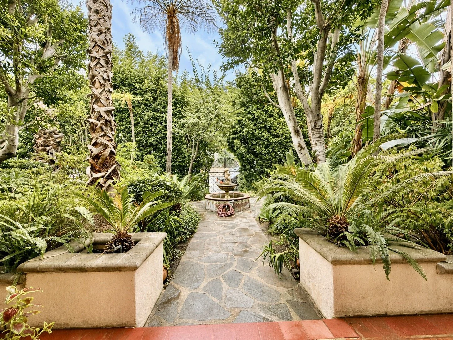 8472 1-2 Fountain Ave - 24.jpeg