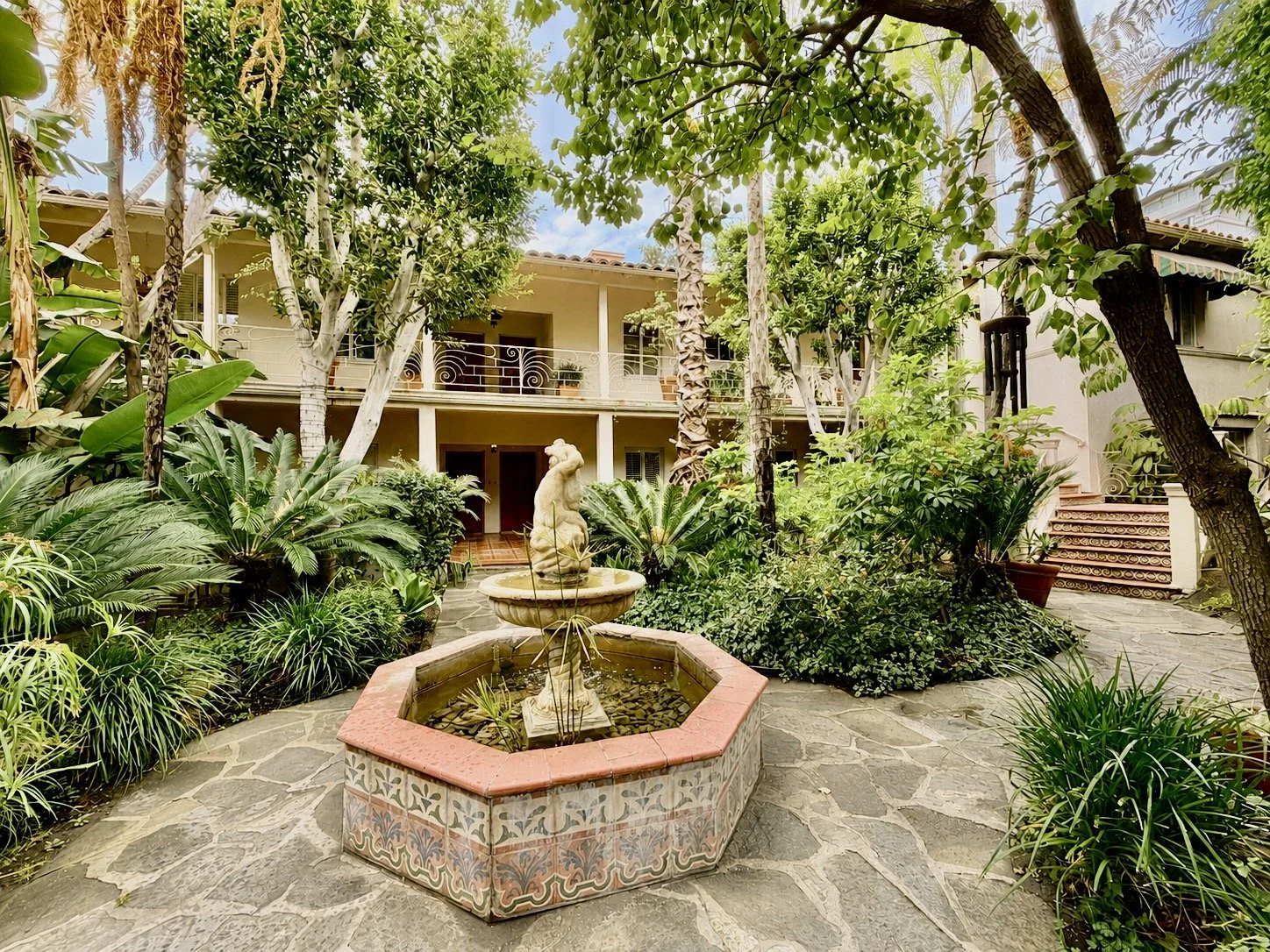 8472 1-2 Fountain Ave - 26.jpeg