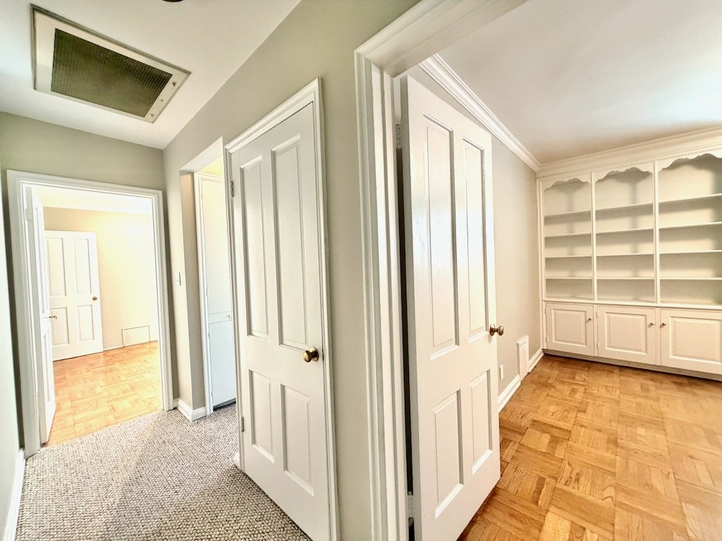 951 Masselin Ave - 16.jpeg