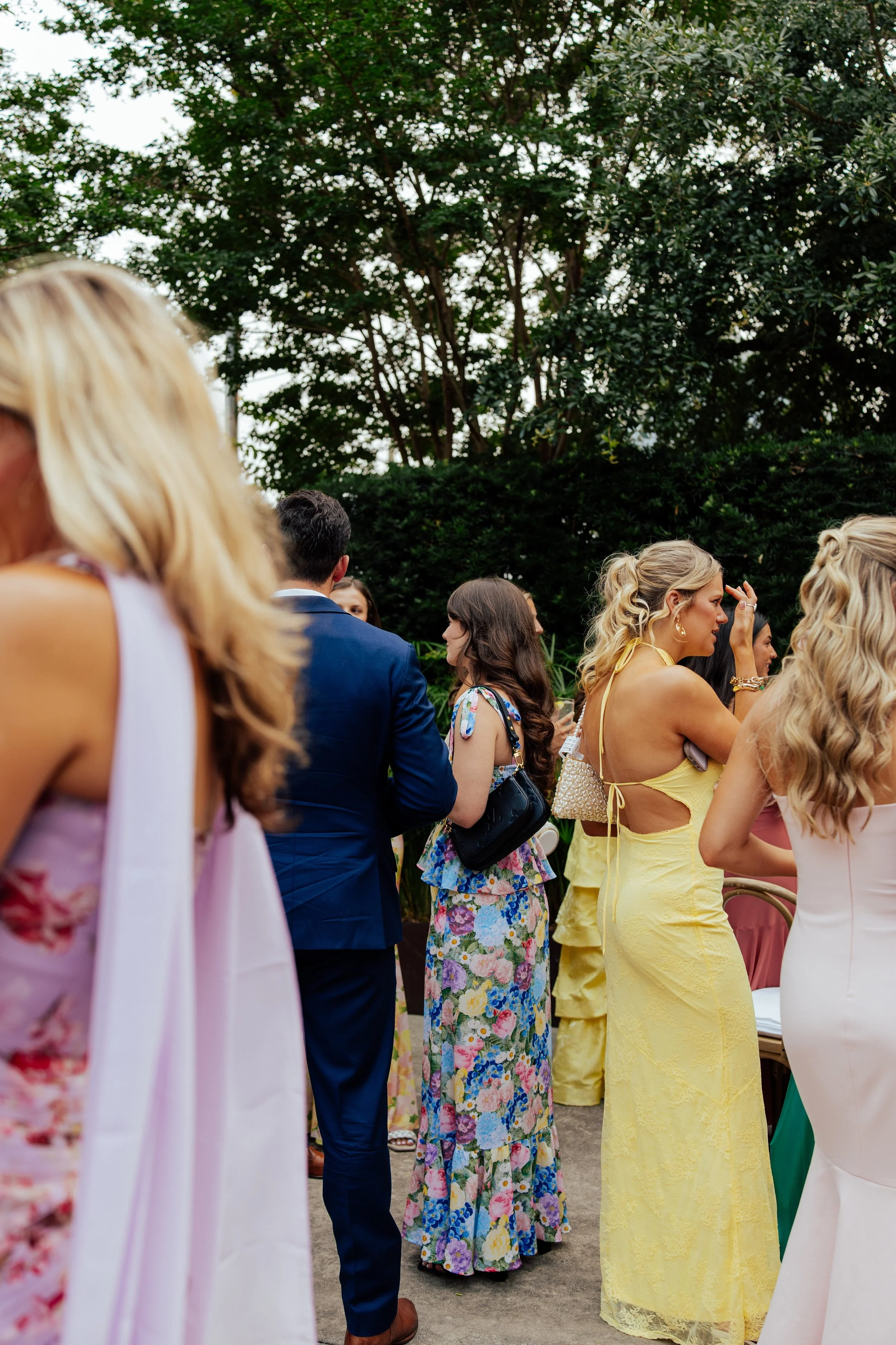 guest in pastel color attire at cocktail hour mingling