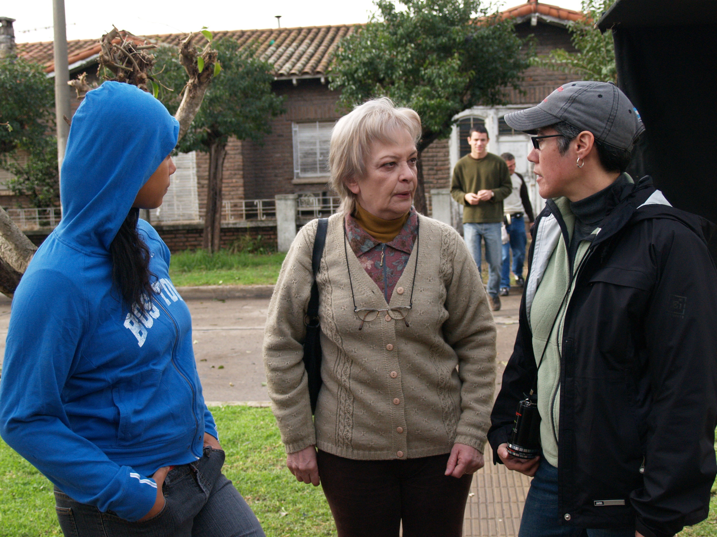  Cristina with Ana Maria Colombo and Kristen Gonzalez on set of  3 Américas  in Buenos Aires. 
