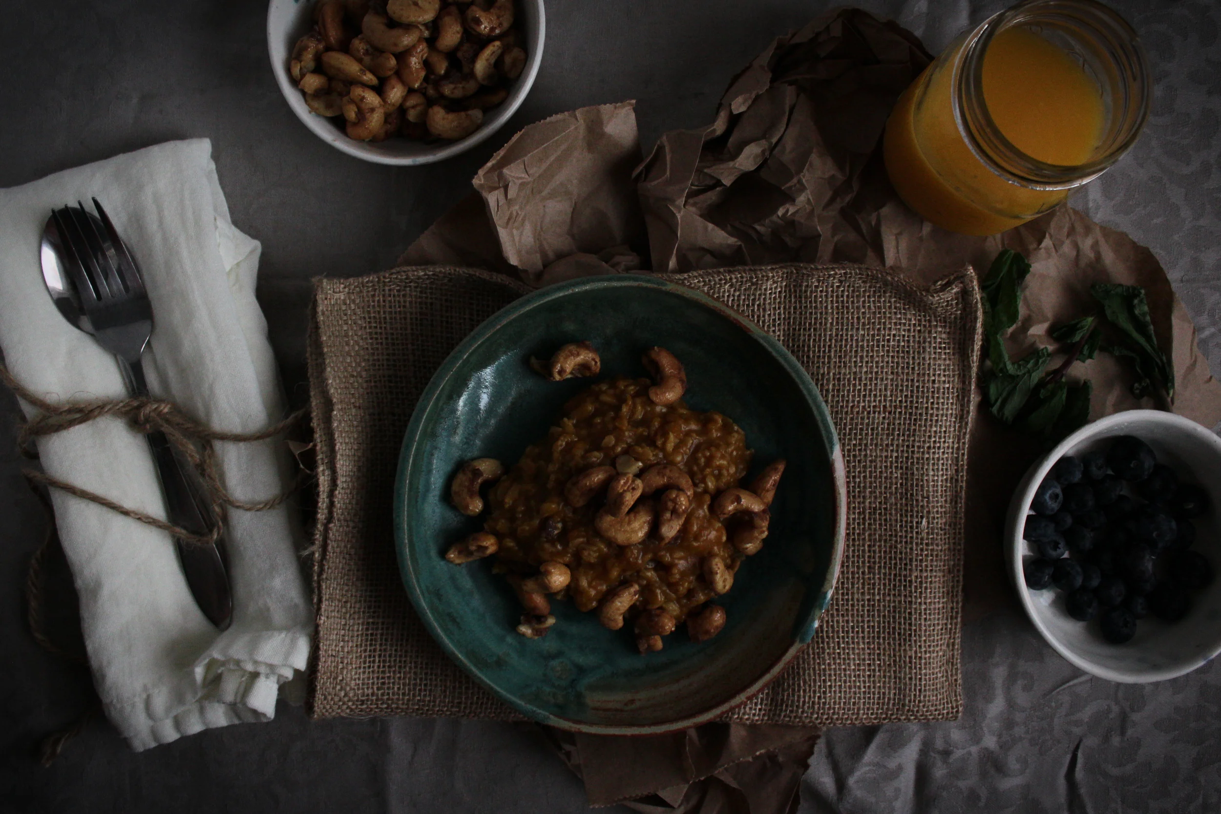 PUMPKIN WEEK // 15 MIN. PUMPKIN OATMEAL WITH CANDIED CINNAMON CASHEWS