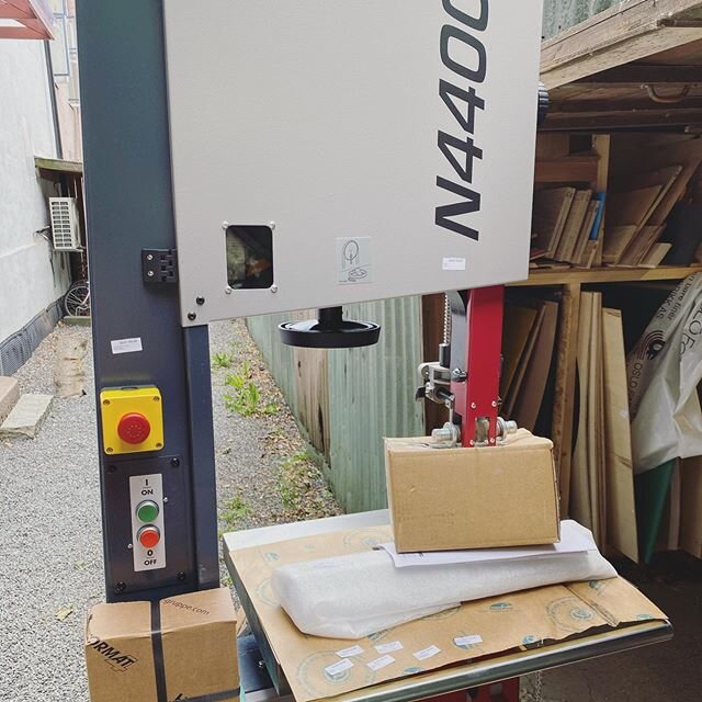 New delievary today! Sliding It It all the way in🤩 170kg of fun. Thanx to @falkenbergmaskin we can now do even more Cool stuff. #bandsaw