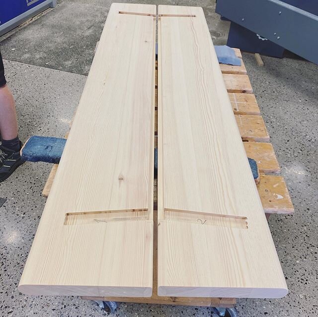 The prosess continues. Very exhited to follow @j_m_wisth in the making of new work for #vism&oslash;bel 2020 #pinework #solidwood #joinery #unikapieces #contemporarydesign #norwegianmade #madeinoslo #edvardmunchvgs #m&oslash;belsnekkerlinjen