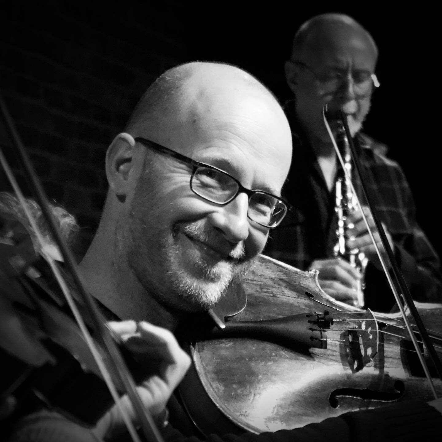 David Gaillard chilling on stage at @lebalblomet with @off_swing_quintet 
📷 Lionel Bord

#viola #orchestredeparis #frenchmusician #parislife #jazzmanouche #alto @labelouest @jazz.mag