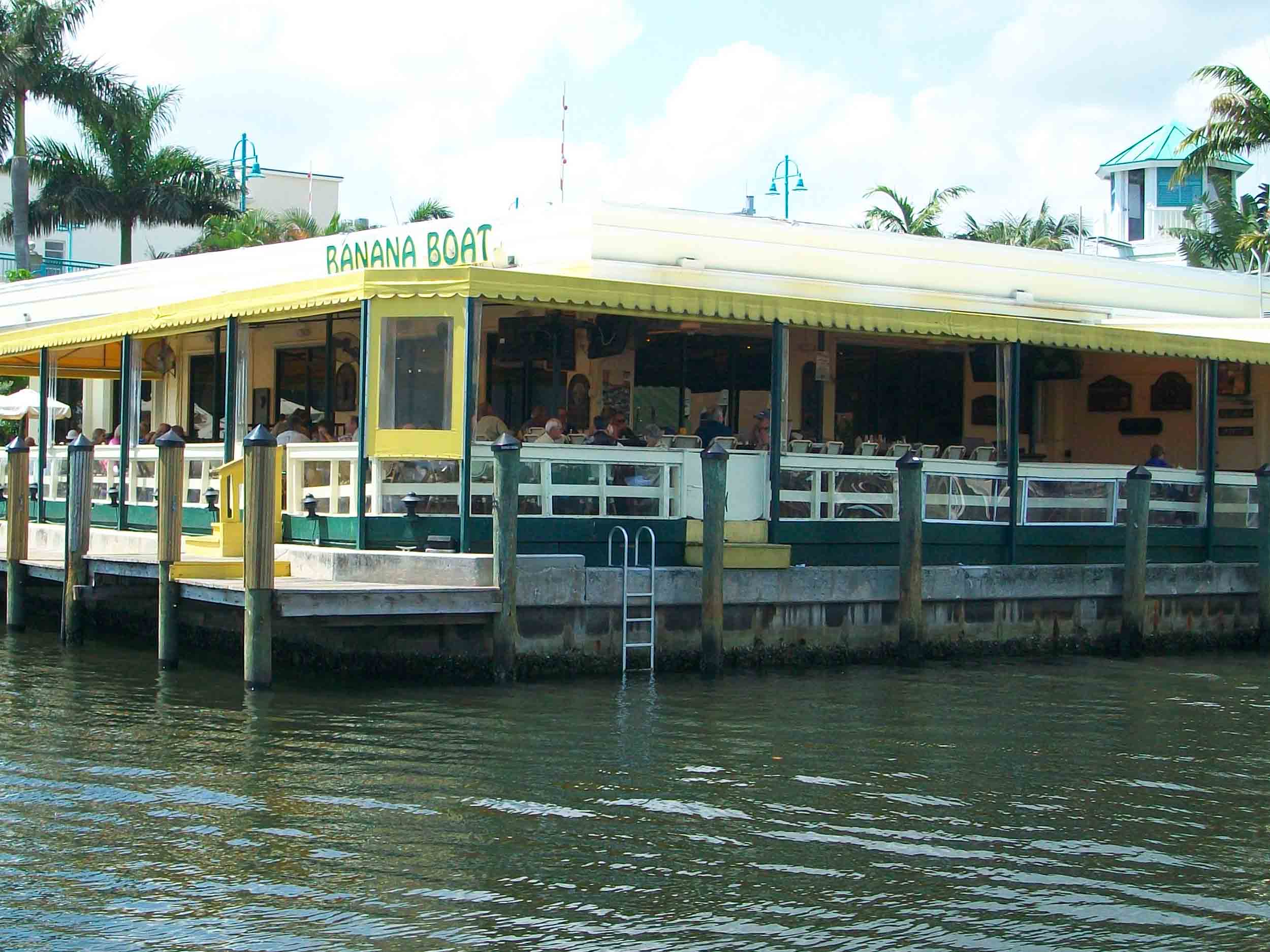 Banana Boat Exterior