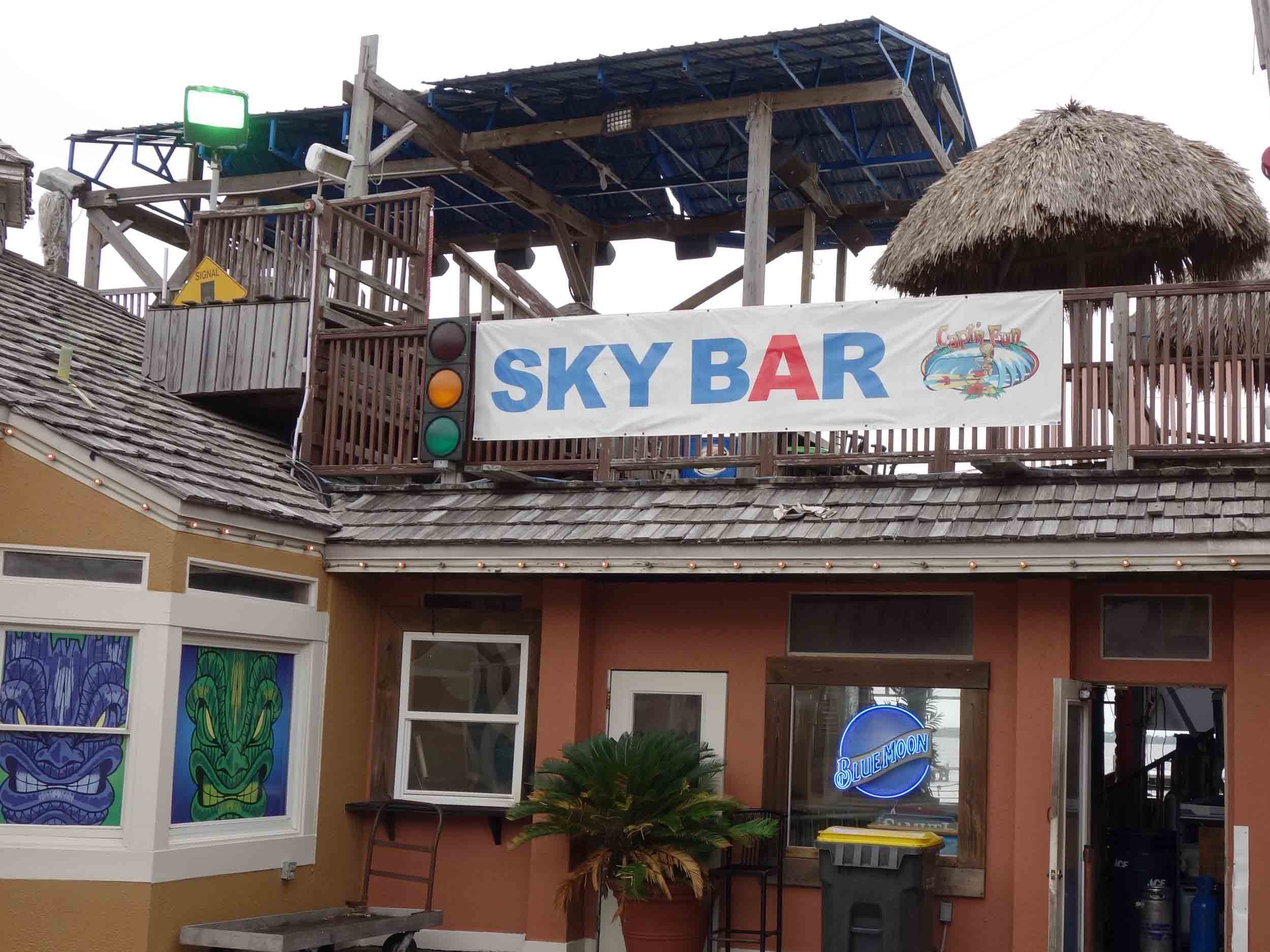 Capt'n Fun Beach Club Sky Bar