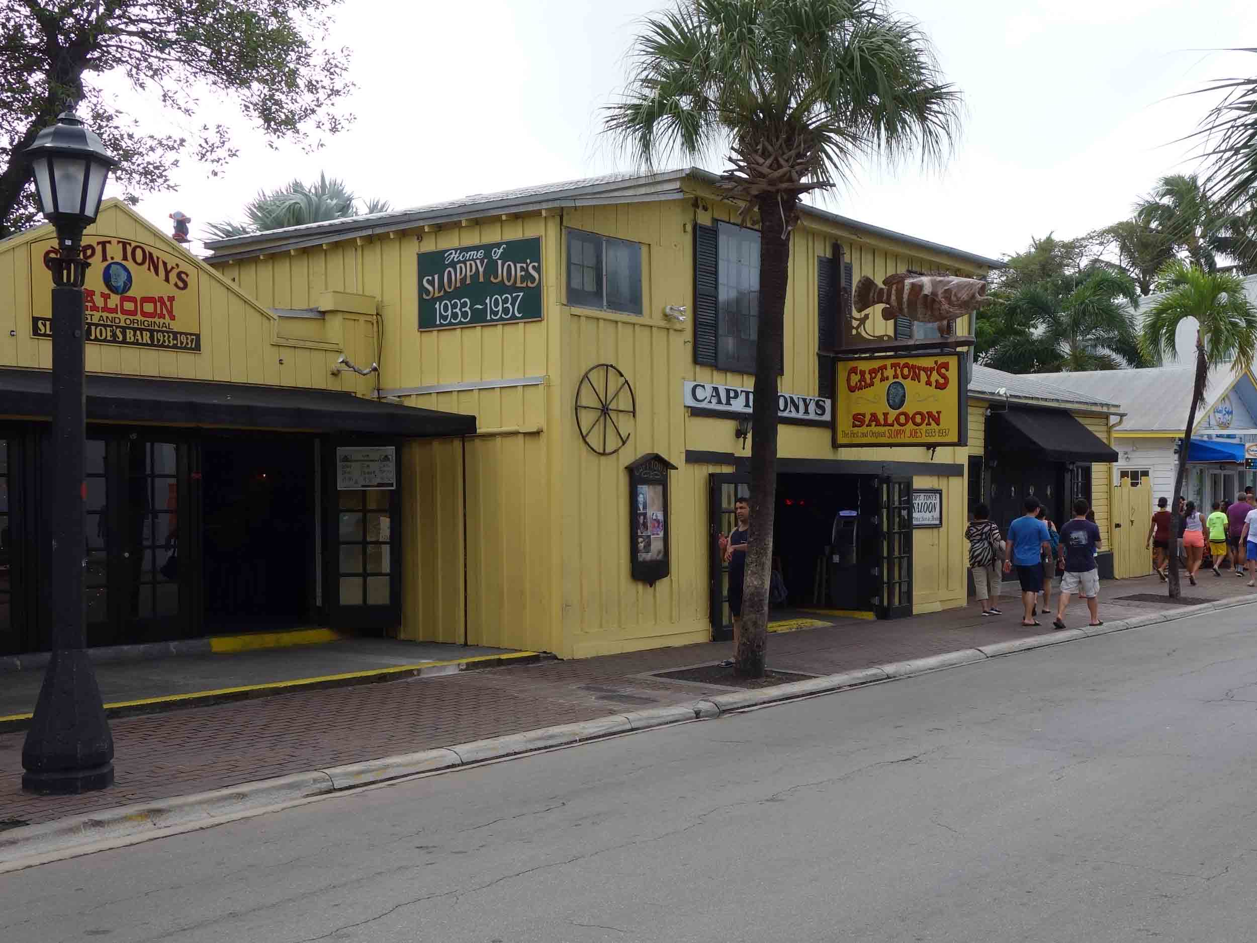 Captain Tony's Exterior