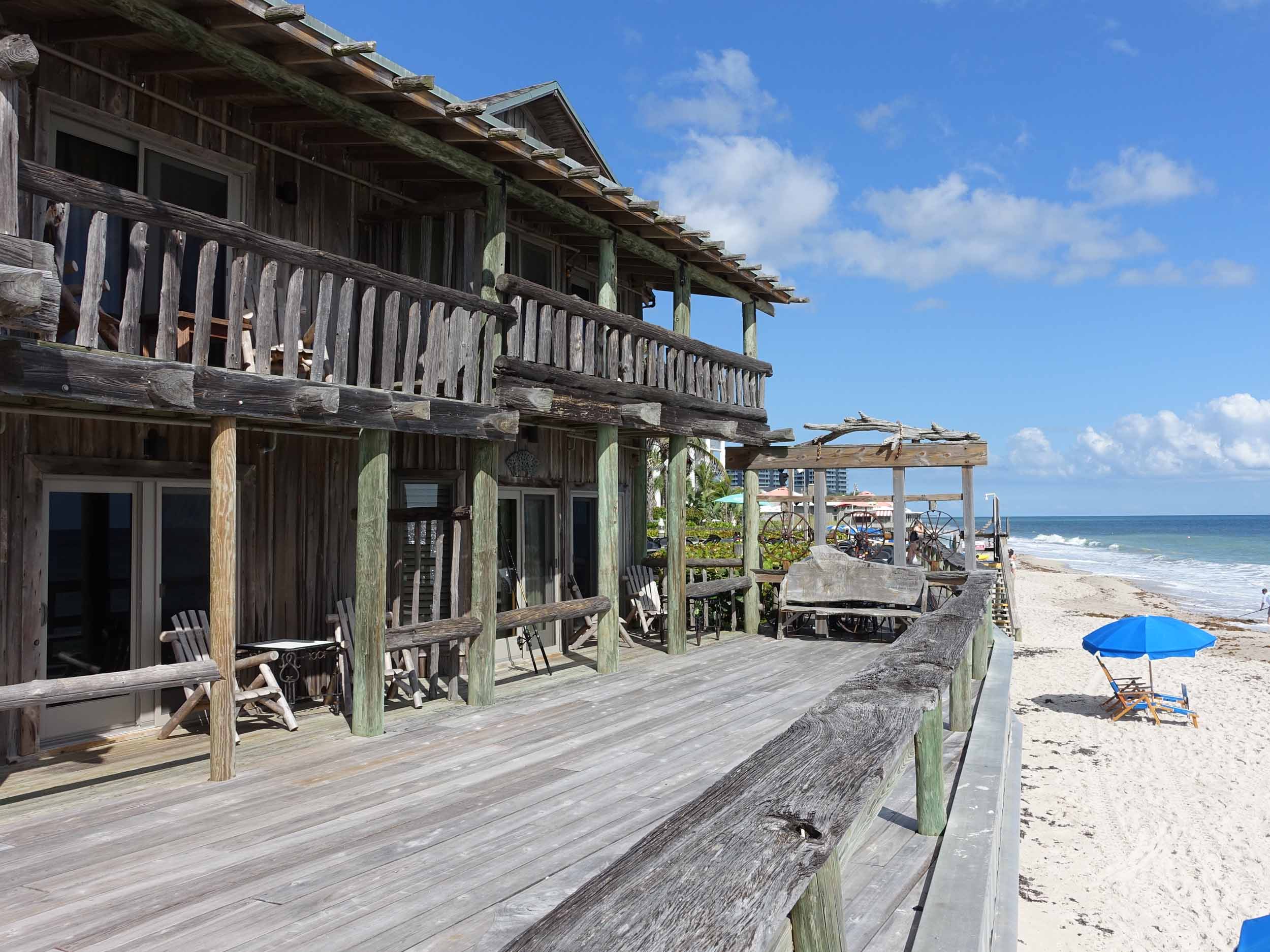 waldos-exterior-beach.jpg