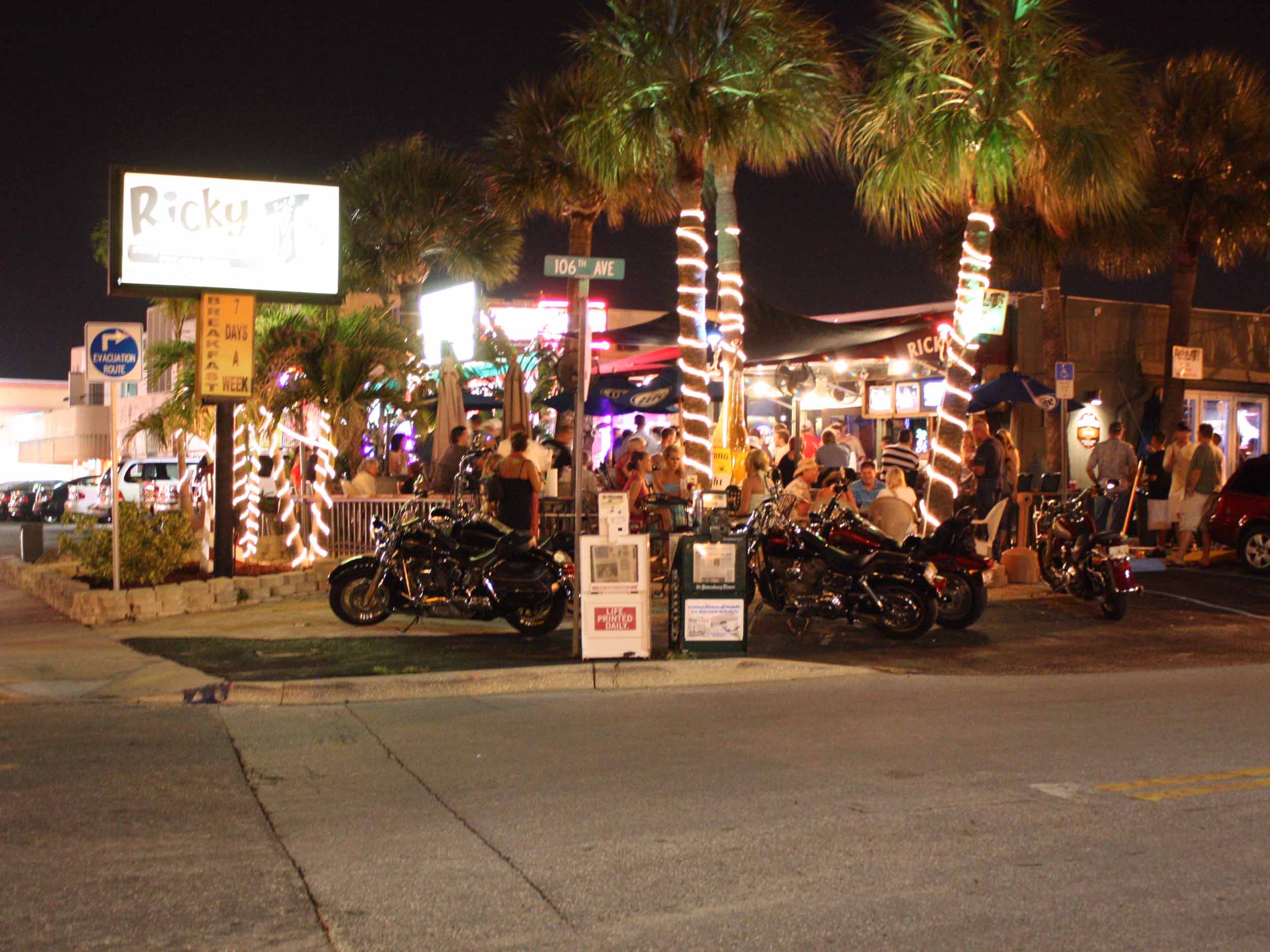 Ricky T's Exterior at Night