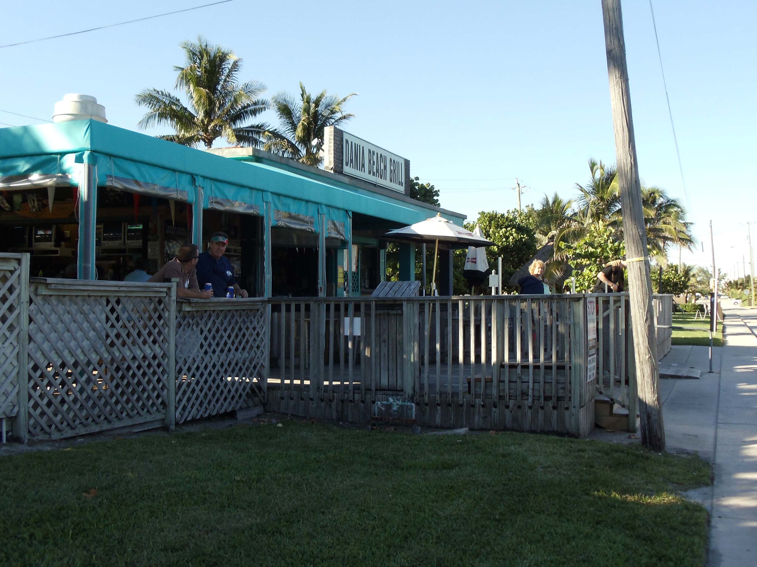 Dania Beach Bar Exterior