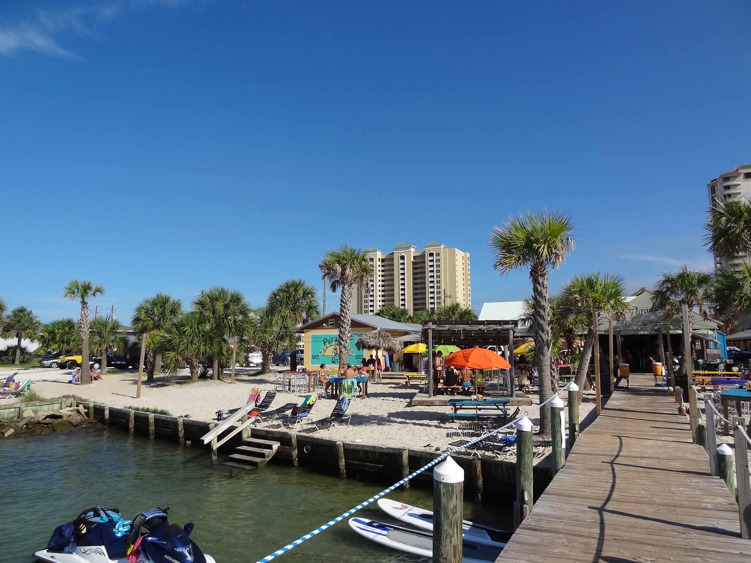 Paradise Bar and Grill on the Water