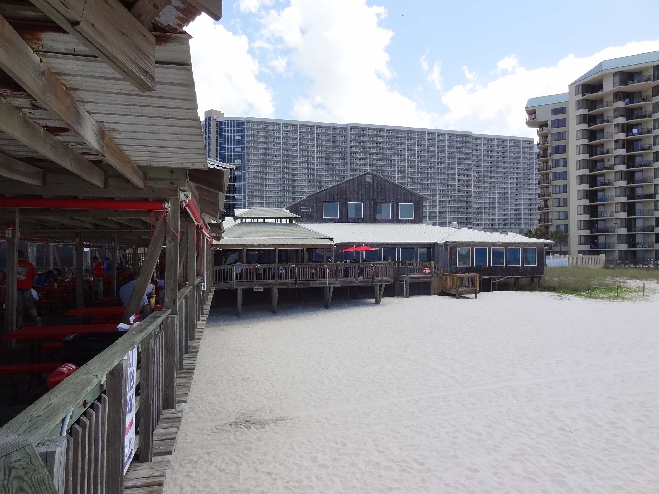 Pineapple Willy's Exterior