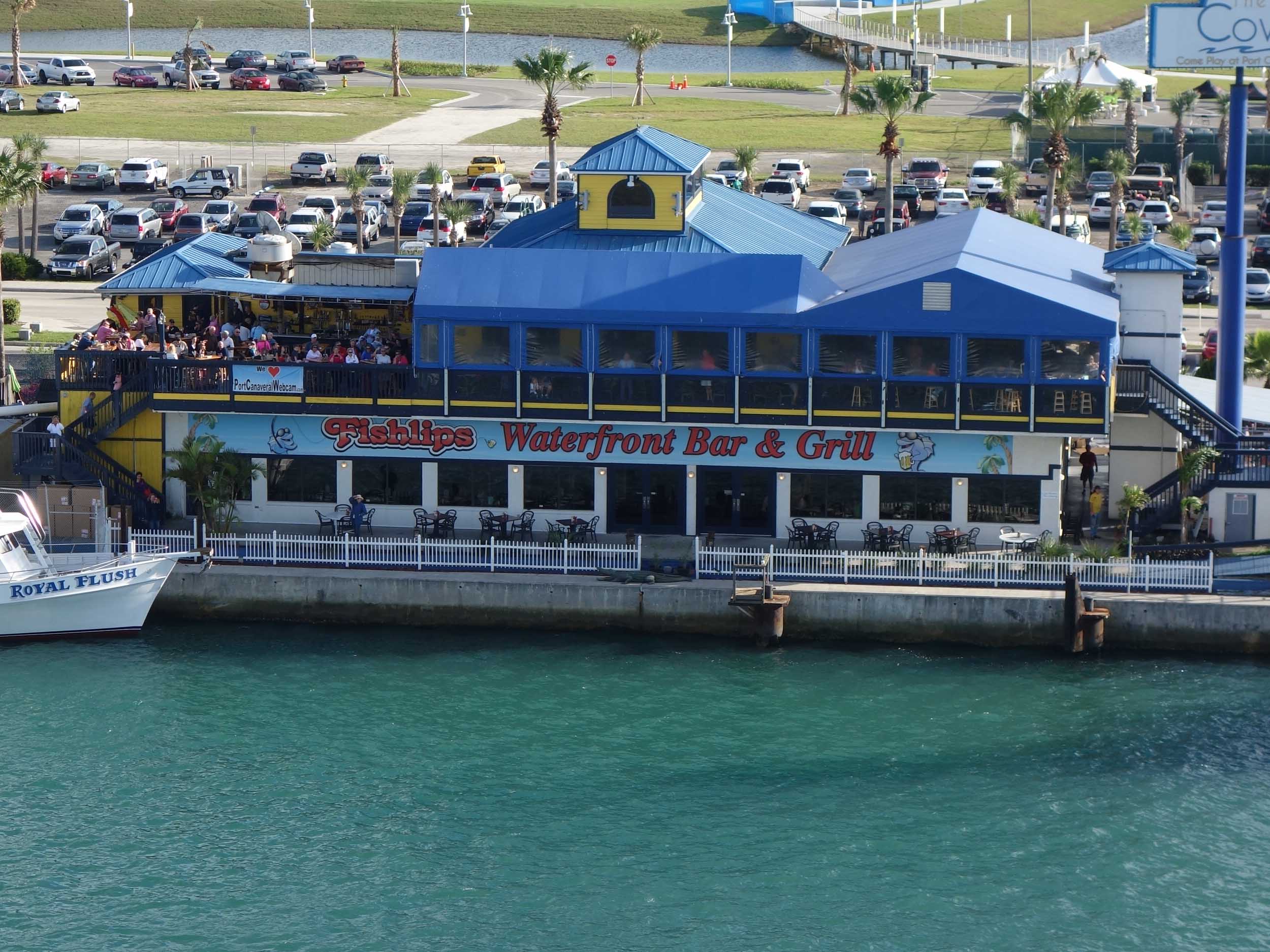 Fishlips Waterfront Bar and Grill Exterior