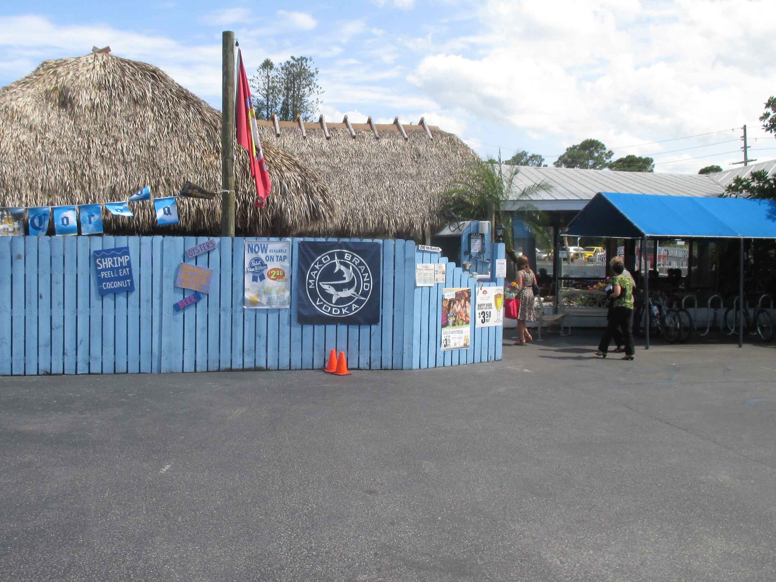 Manatee Island Bar and Grill Exterior