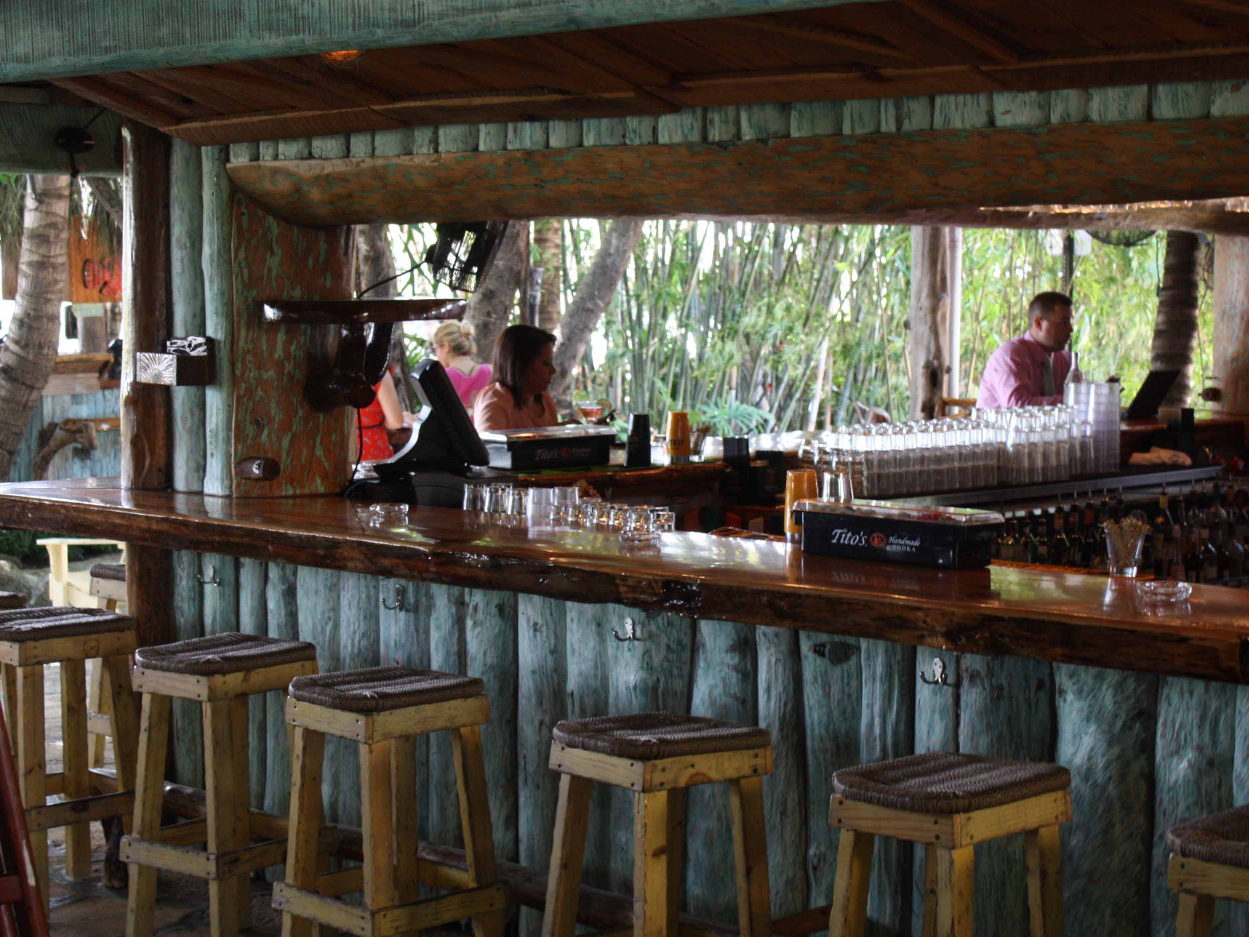 Guanabanas Bar