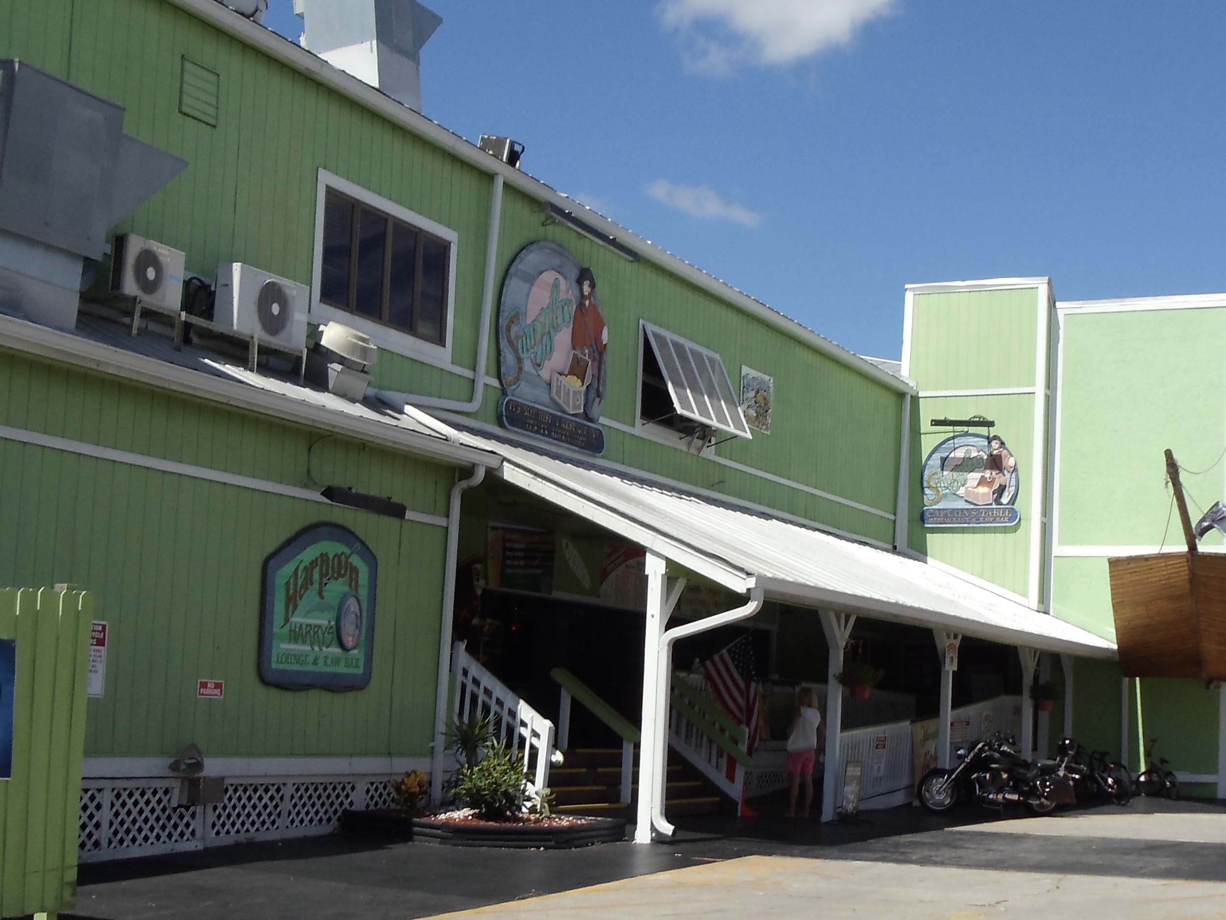 Harpoon Harry's Exterior