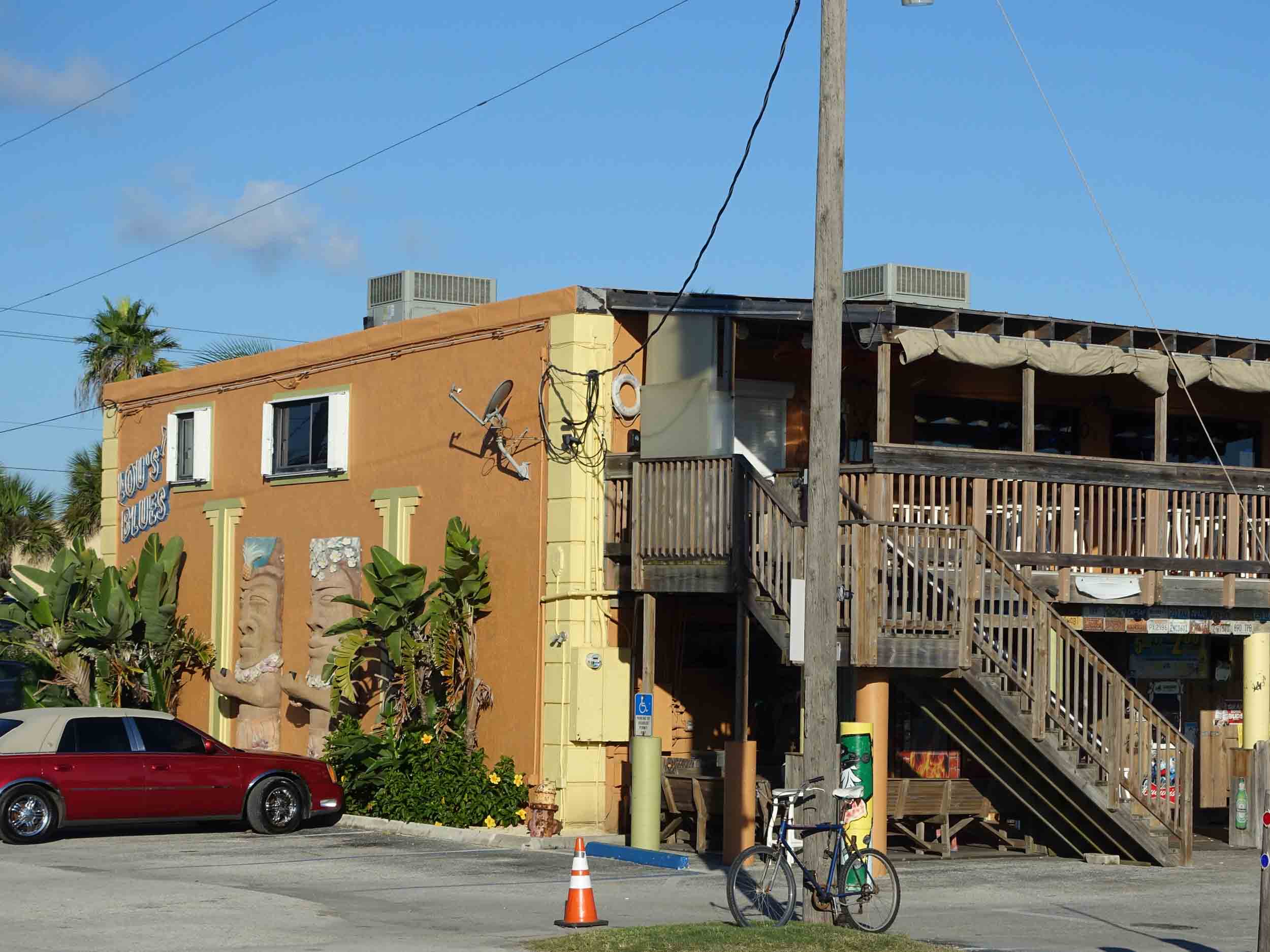 Lou's Blues Exterior