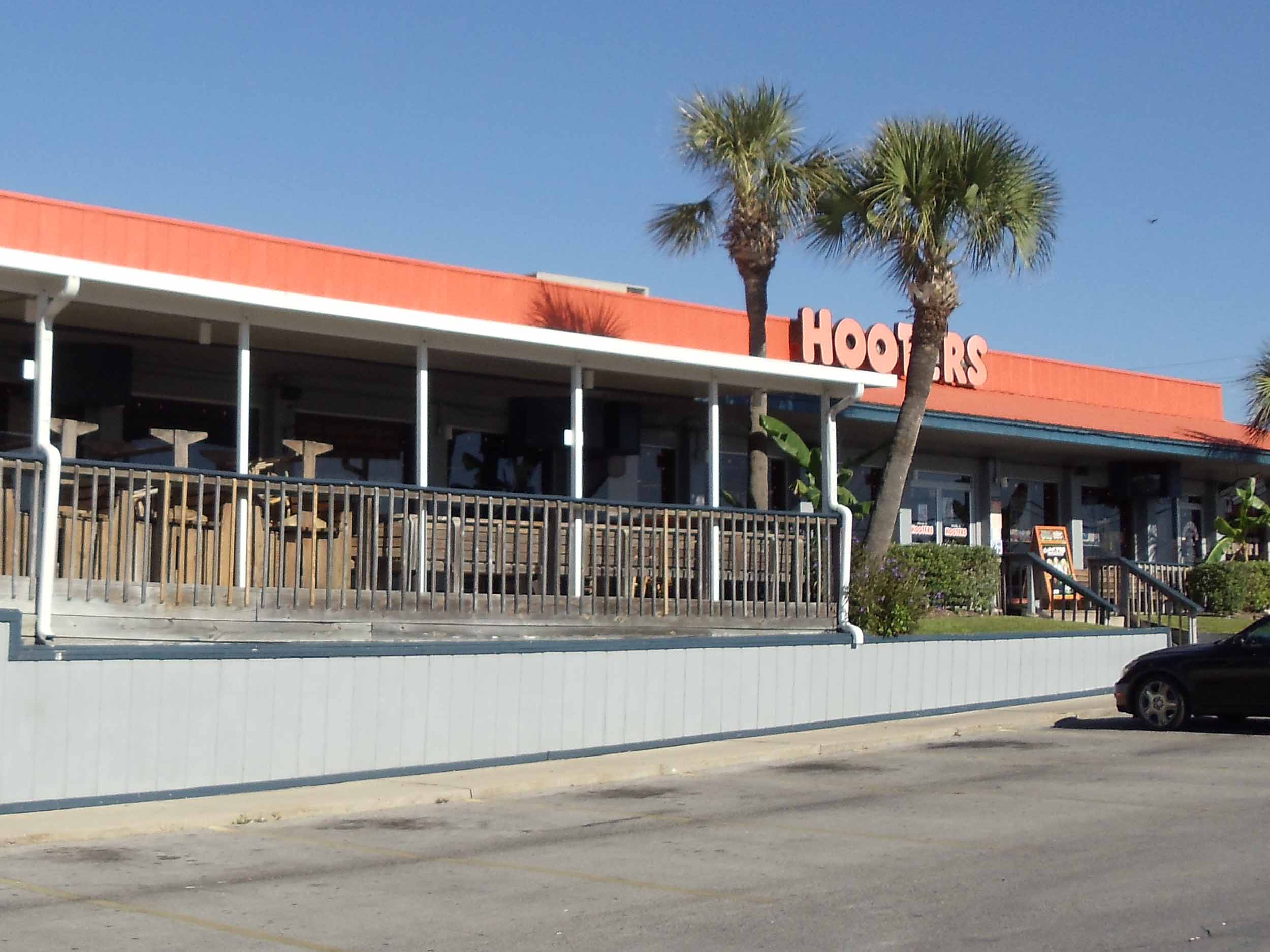 Hooters of Panama City Beach Entrance