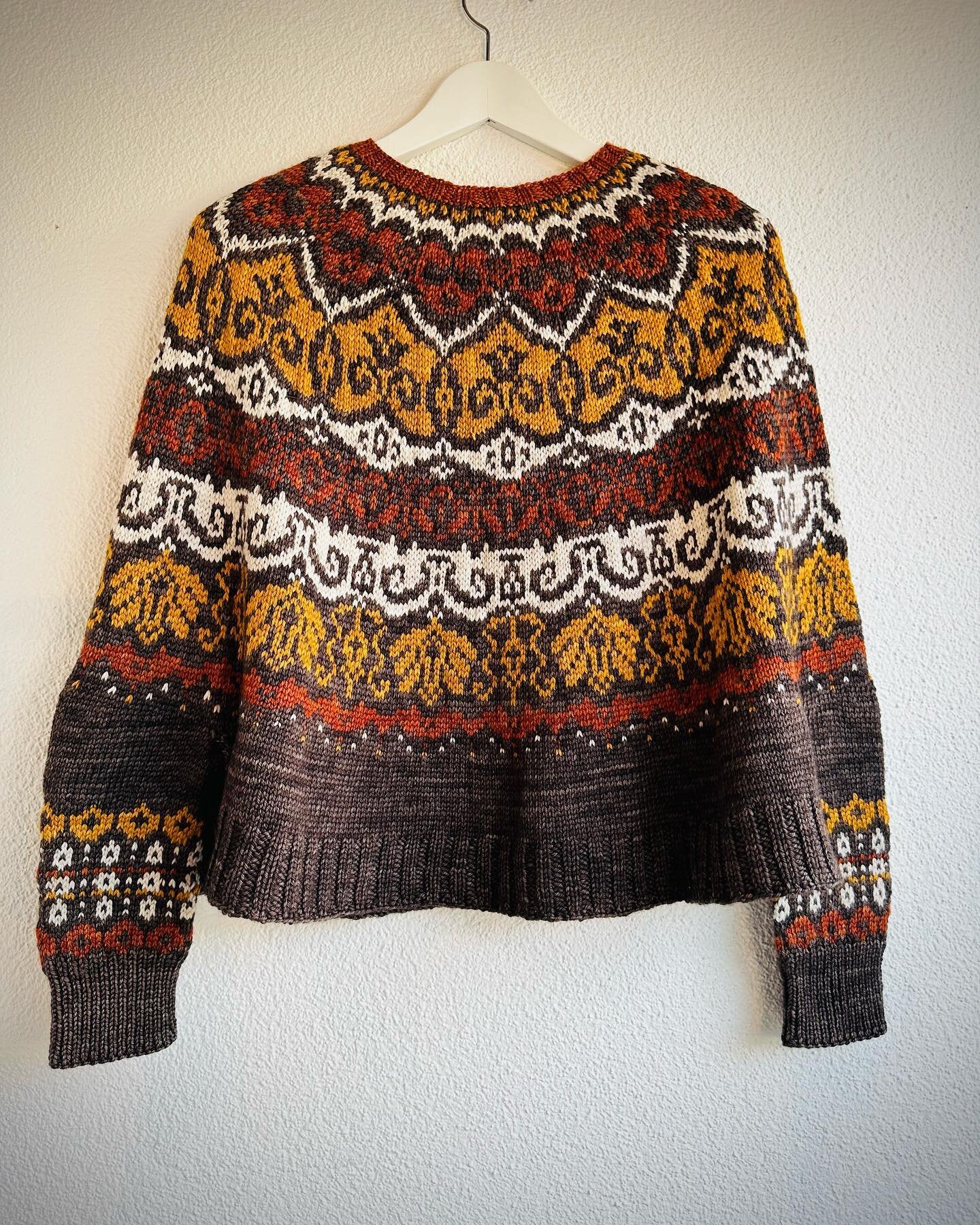 Cottage Swoncho
by Olga Putano

I have been waiting to wear this since it was being knitted up by @joniwebster for me earlier this year. Isn&rsquo;t this swoncho great? I needed one of these in my wardrobe; some-thing to toss over a tee in this type 