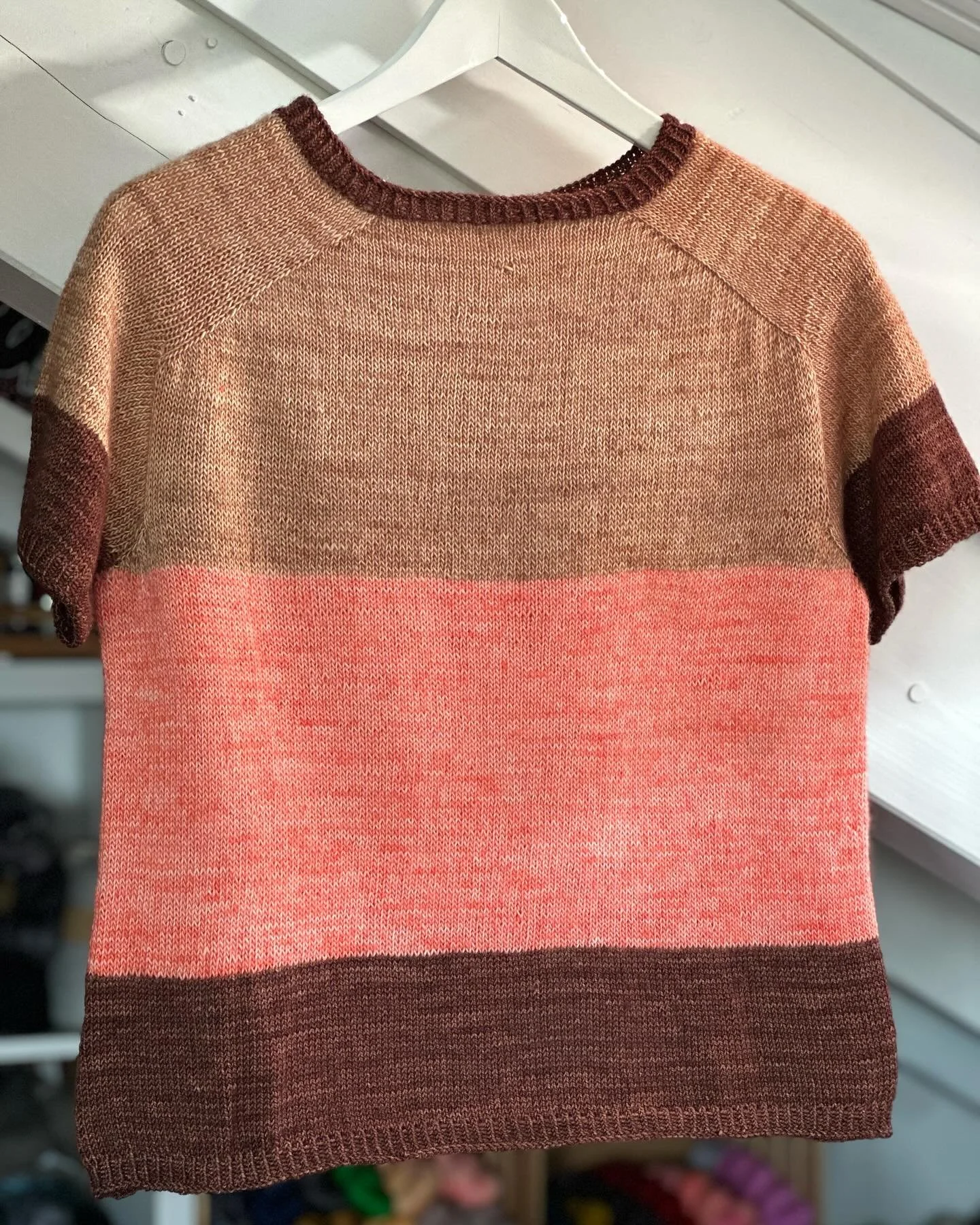 Ta-dah! My 2nd Anna Tee! This wasn&rsquo;t planned but because while I was traveling within my travels, I had finished some wips and didn&rsquo;t have anything to knit for the rest of the trip so I ended up knitting with my leftovers. But of course, 