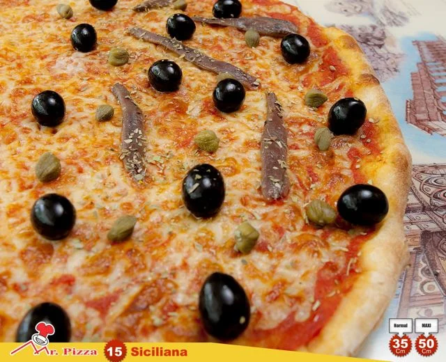 #15 - Siciliana tomate . mozzarella . anchovas . azeitonas . alcaparras . oregãos