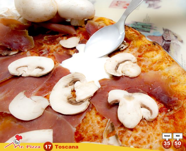 #17 - Toscana tomate . mozzarella . cogumelos frescos . natas presunto . oregãos