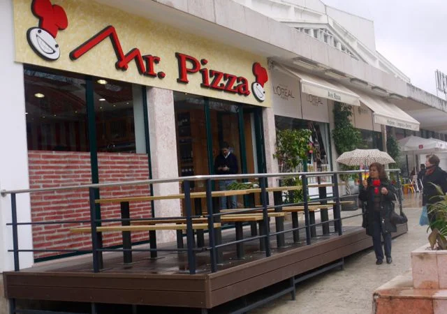 NovalojadeMercadoAlvaladeMrPizza1.jpg