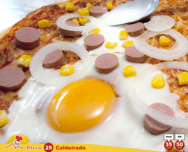 #25 - Caldeirada tomate . mozzarella . salsicha . nata . ovo . cebola . milho . oregãos