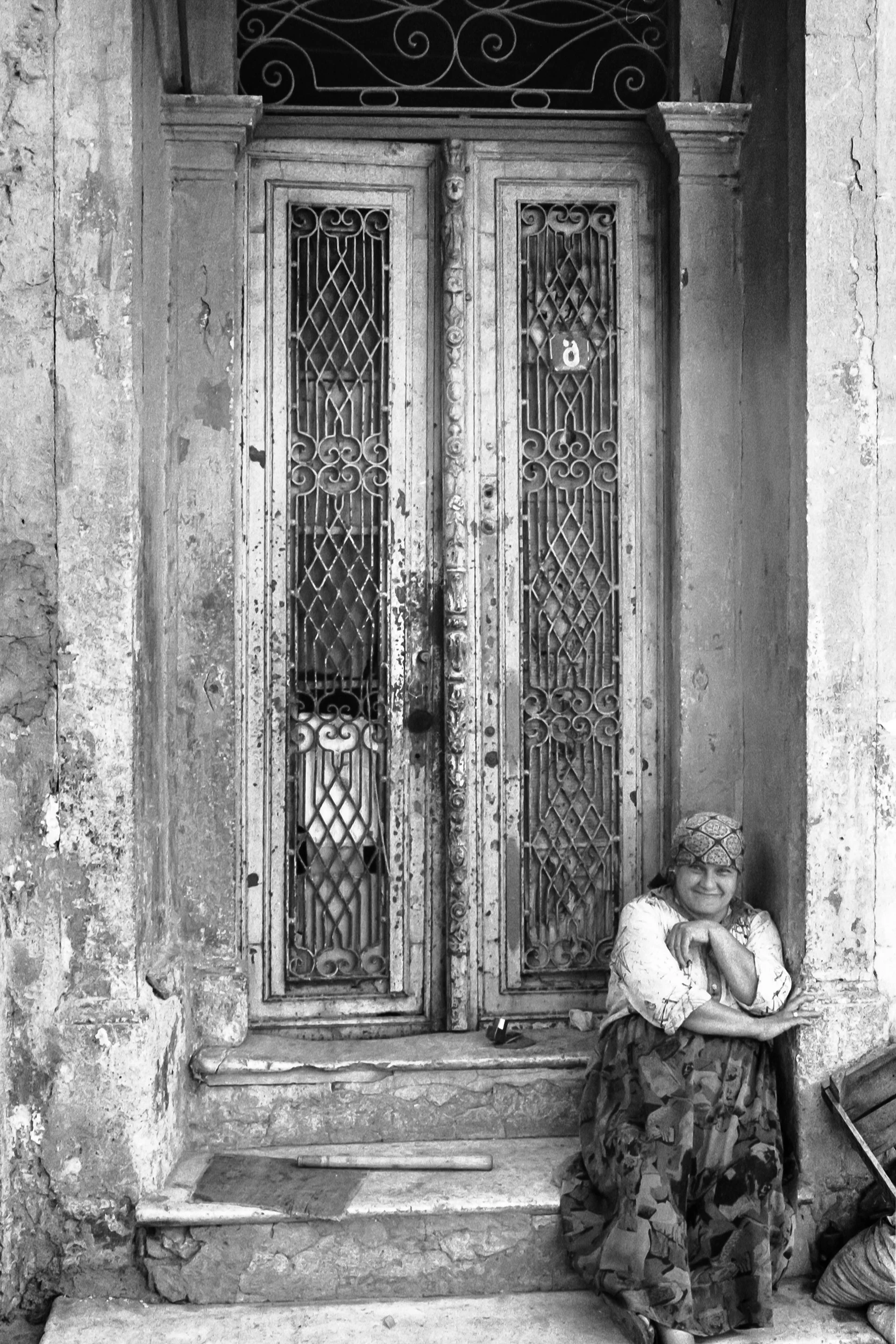 Hauseingang-Frau-Izmir.jpg