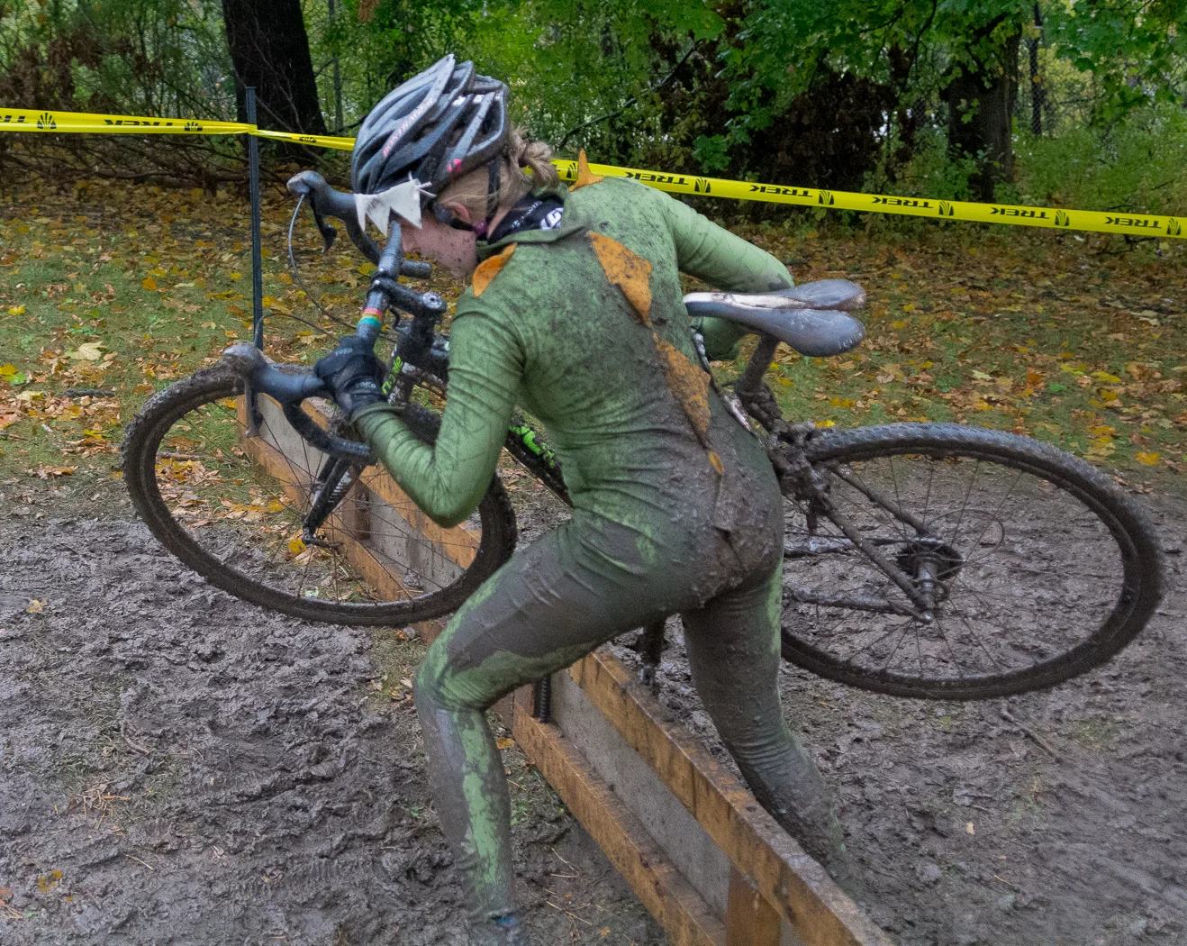 Women Cyclocross Mud Race.jpg