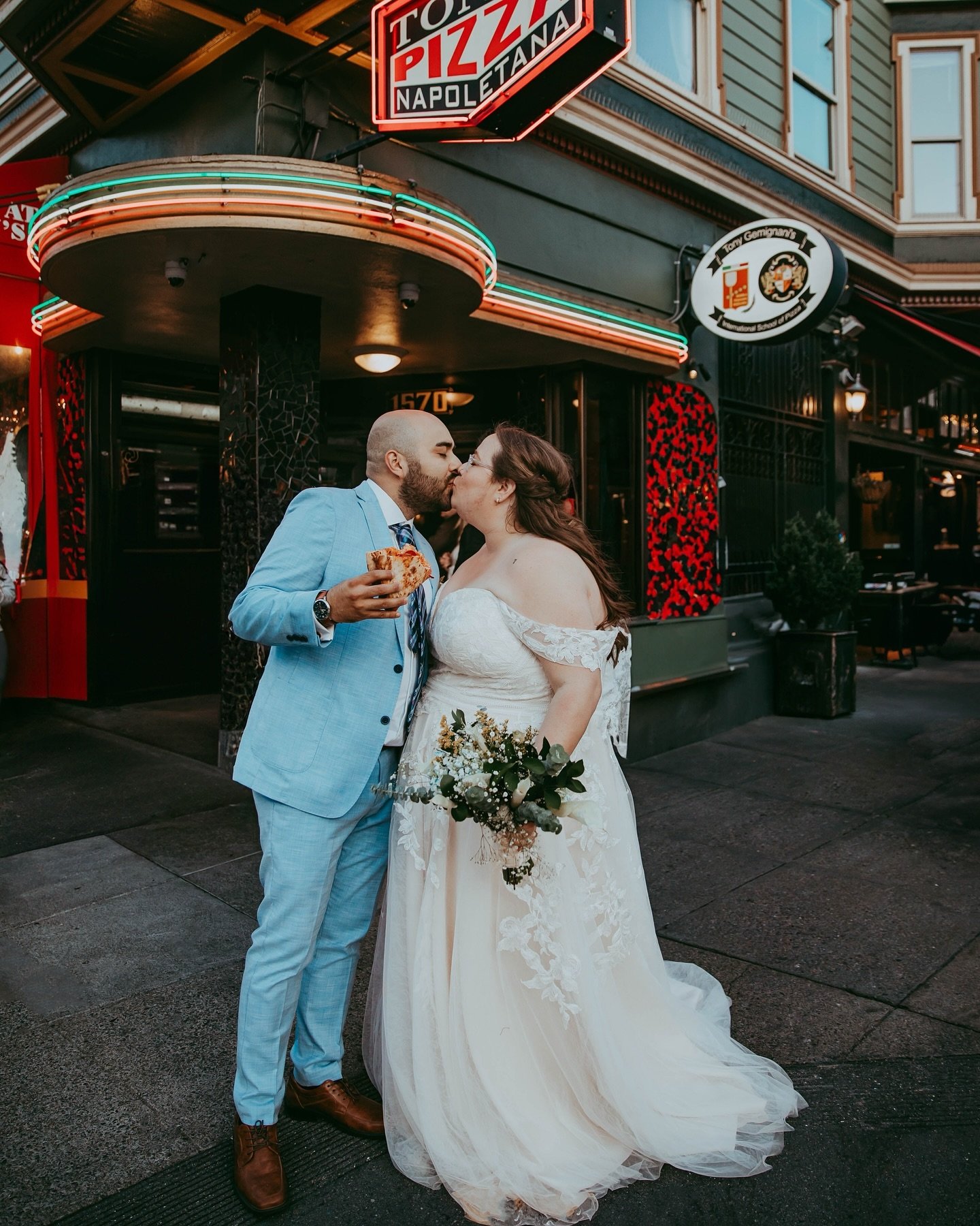 Pizza my heart forever &hearts;️

Couples who share a love for pizza on their wedding day are my kind of people 🍕
