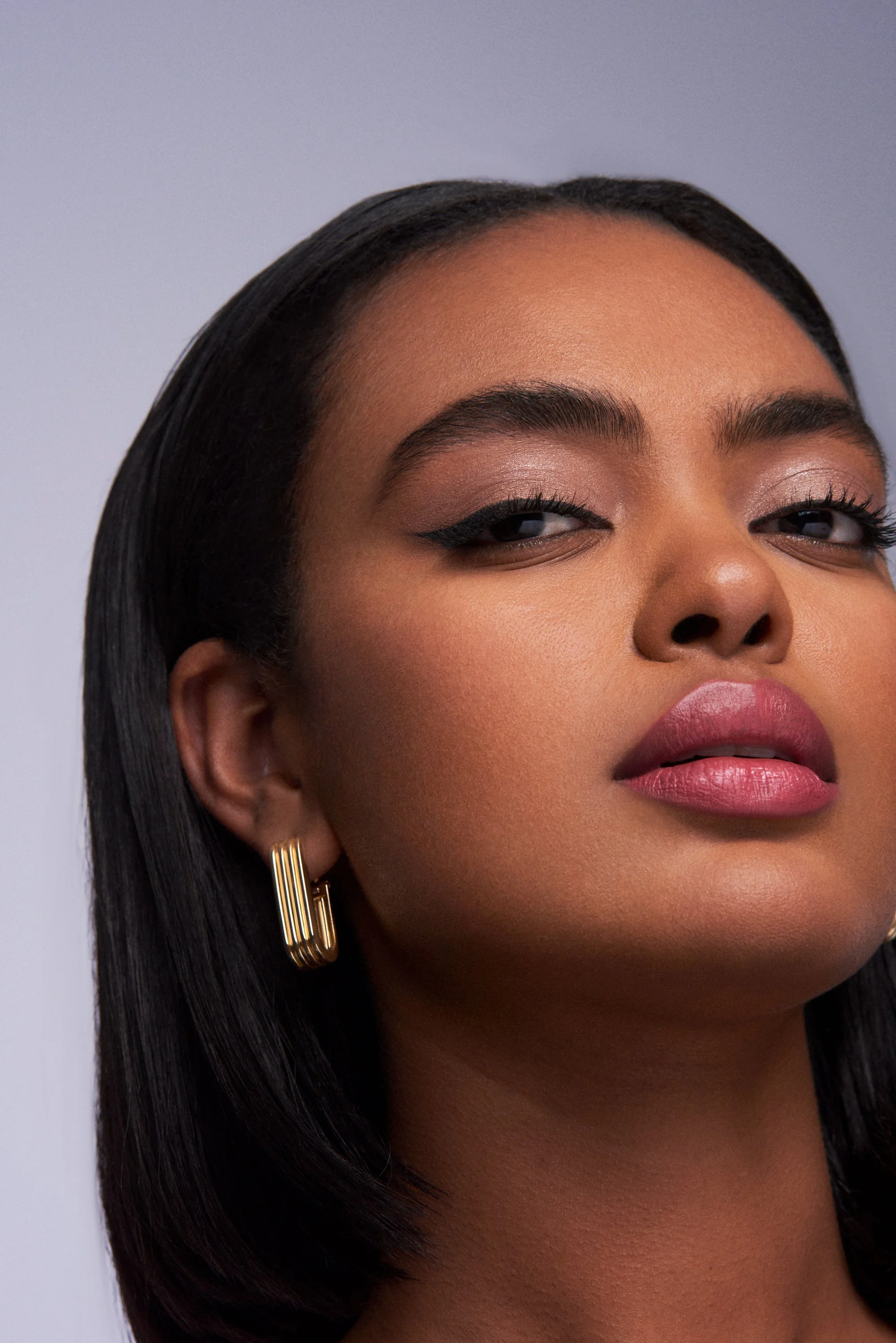 BobbiBrown_HowTo_BeginnerCatEye_Portrait_012_v3_FINAL.jpg