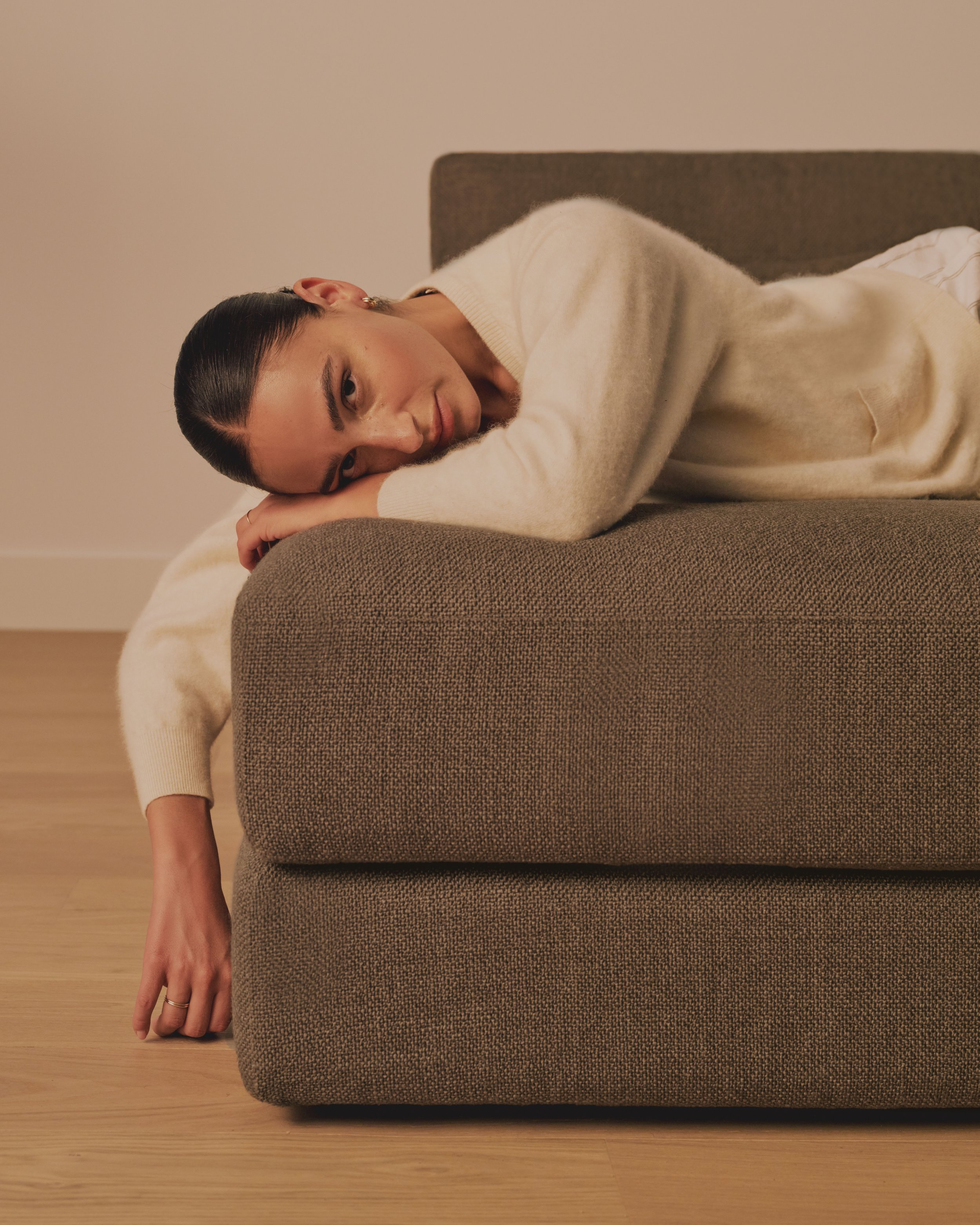 SignatureSectional_Mocha_2_1912.jpg
