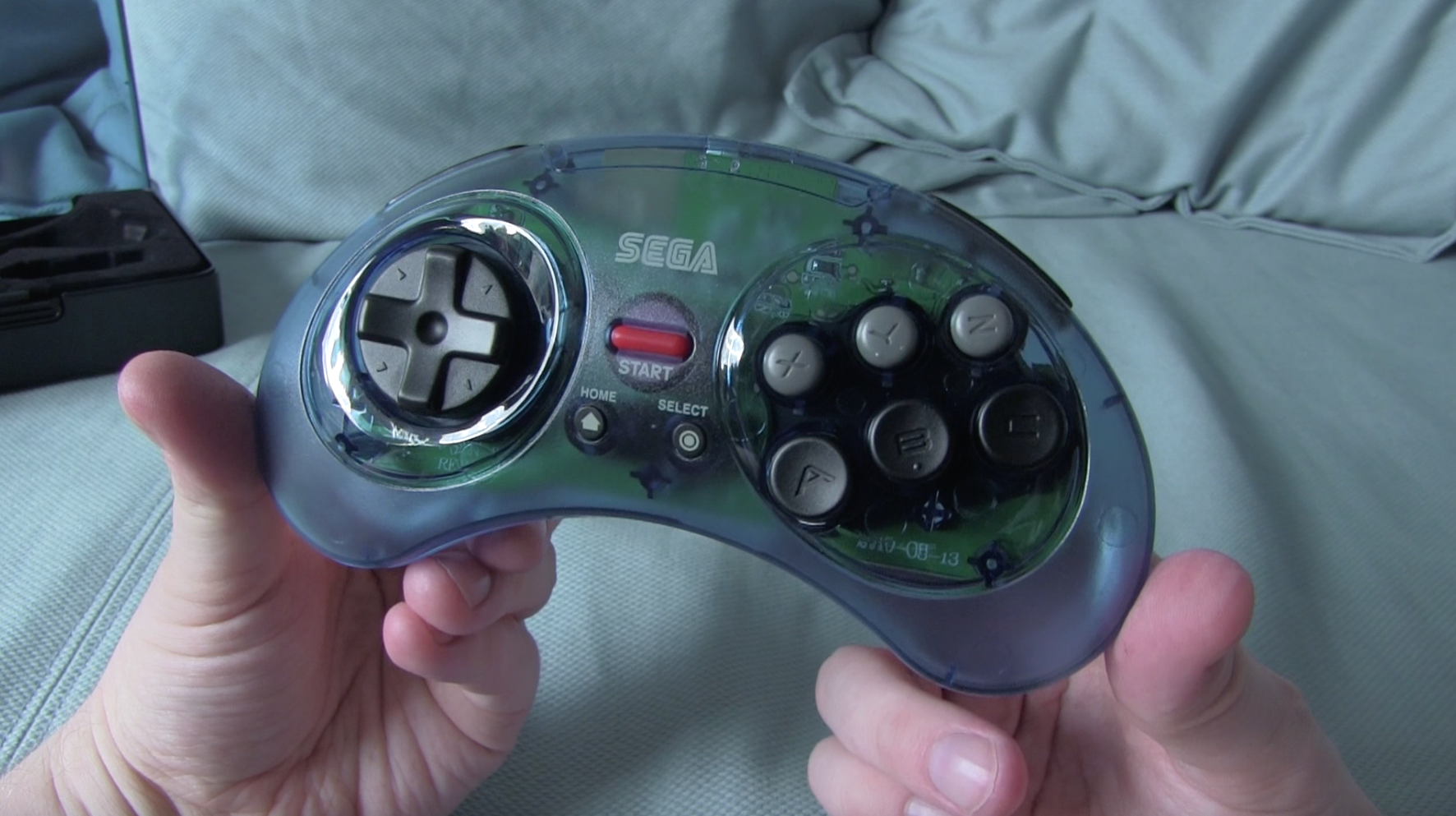 Retro-Bit Official SEGA Mega Drive 2.4Ghz Wireless Controller Unboxing!