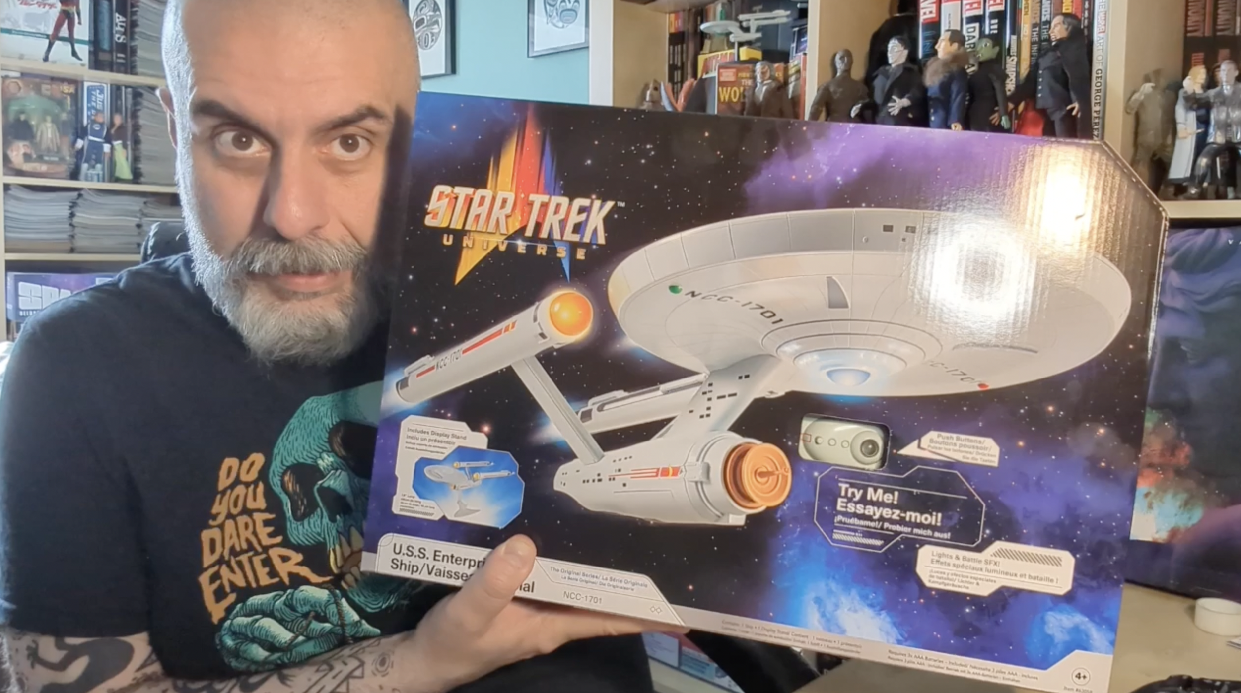 Star Trek: TOS NCC-1701 Enterprise Vehicle &amp; Phaser 1/1 Scale Replica Unboxing! | Bruno's Boxes