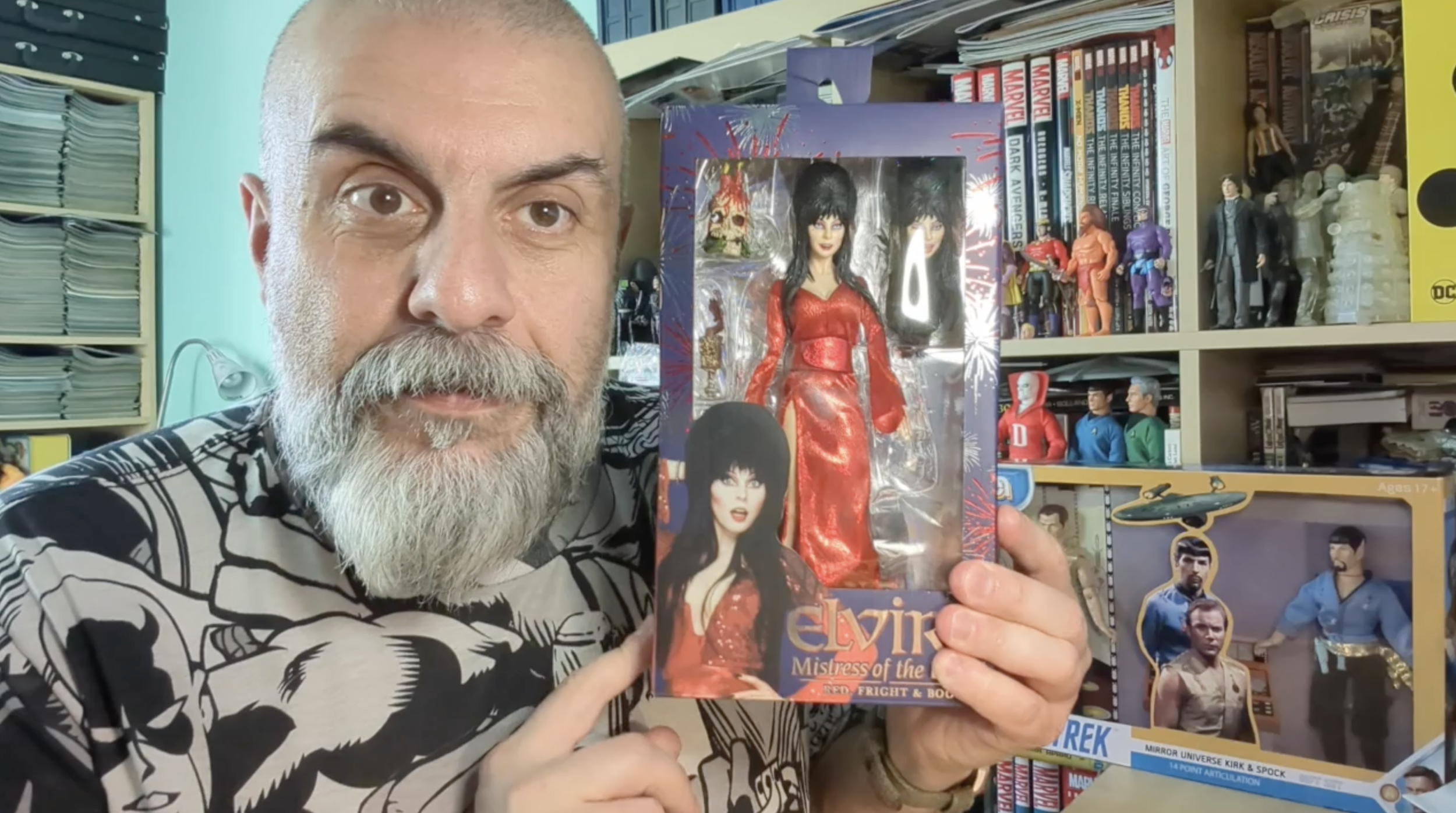 NECA - Elvira Red Fright and Boo - Action Figure Unboxing! | Bruno's Boxes