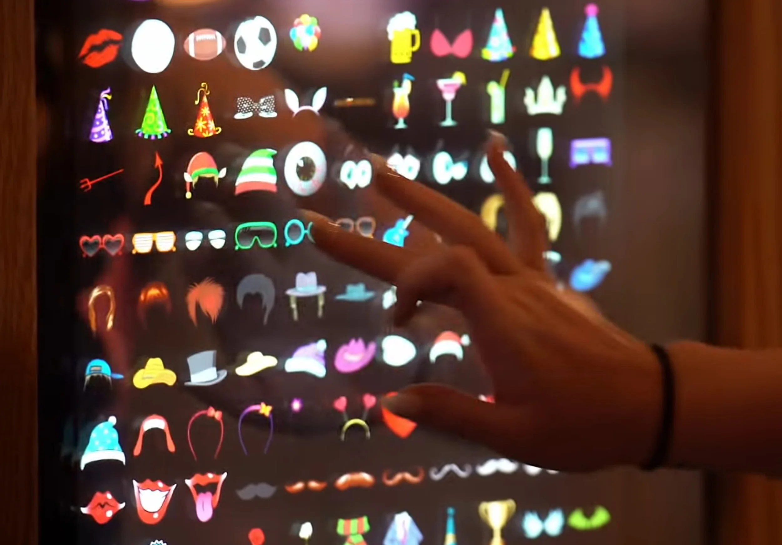 Huge Sticker and Emoji Library!