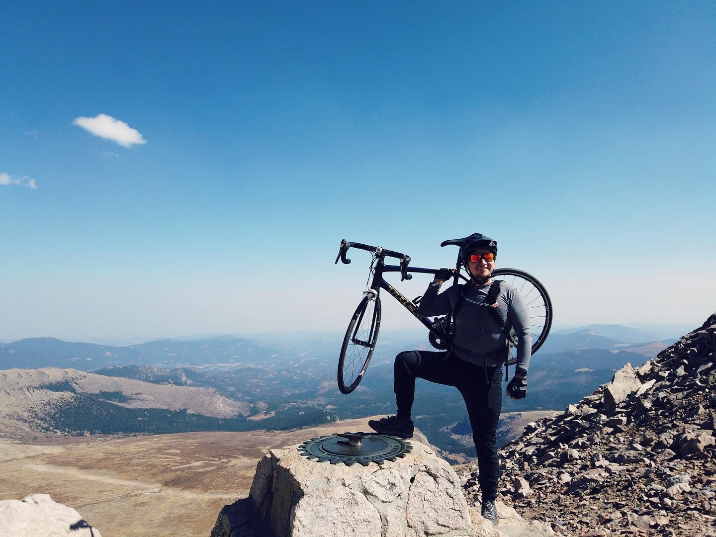 Biked up Mt Evans - 14,265ft.  Knocking that bucket list out with my paps and best bud since Kindergarten, @5280matt.  Check out that baby billy goat 🐐 🤩

#mtevans #roadbike #14er #billygoat #bucketlist #Colorado #rockymountainhigh #babygoats