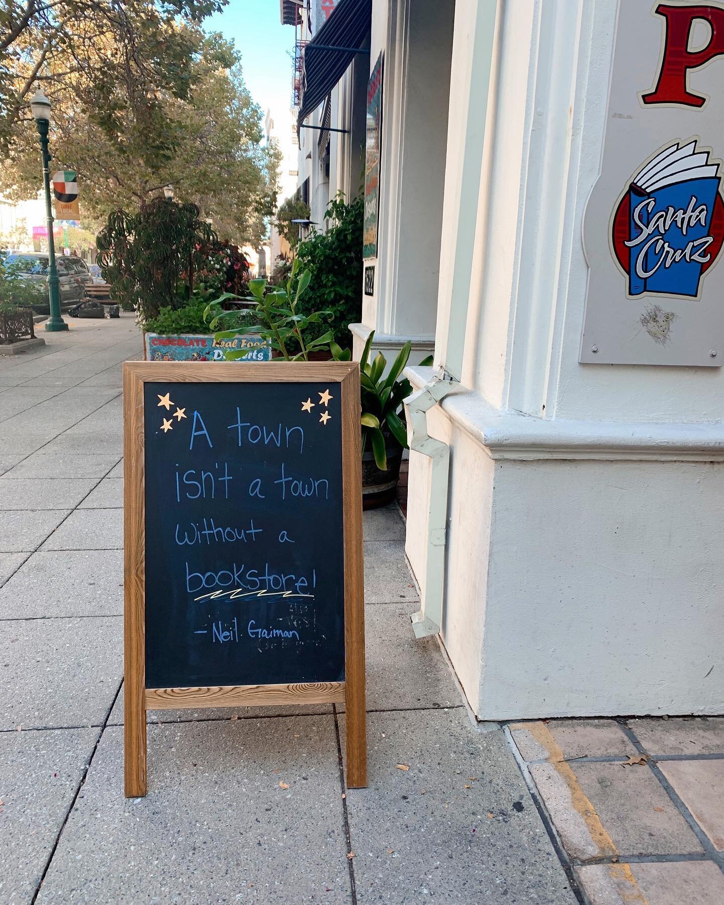 ✨ &ldquo;A town isn&rsquo;t a town without a bookstore&rdquo; - Neil Gaiman ✨

Truer words were never spoken! Wishing you a long browse for the long weekend in your favorite indie!

#independentbookstore #indiebookstore #bookshoplover #booksbooksbook